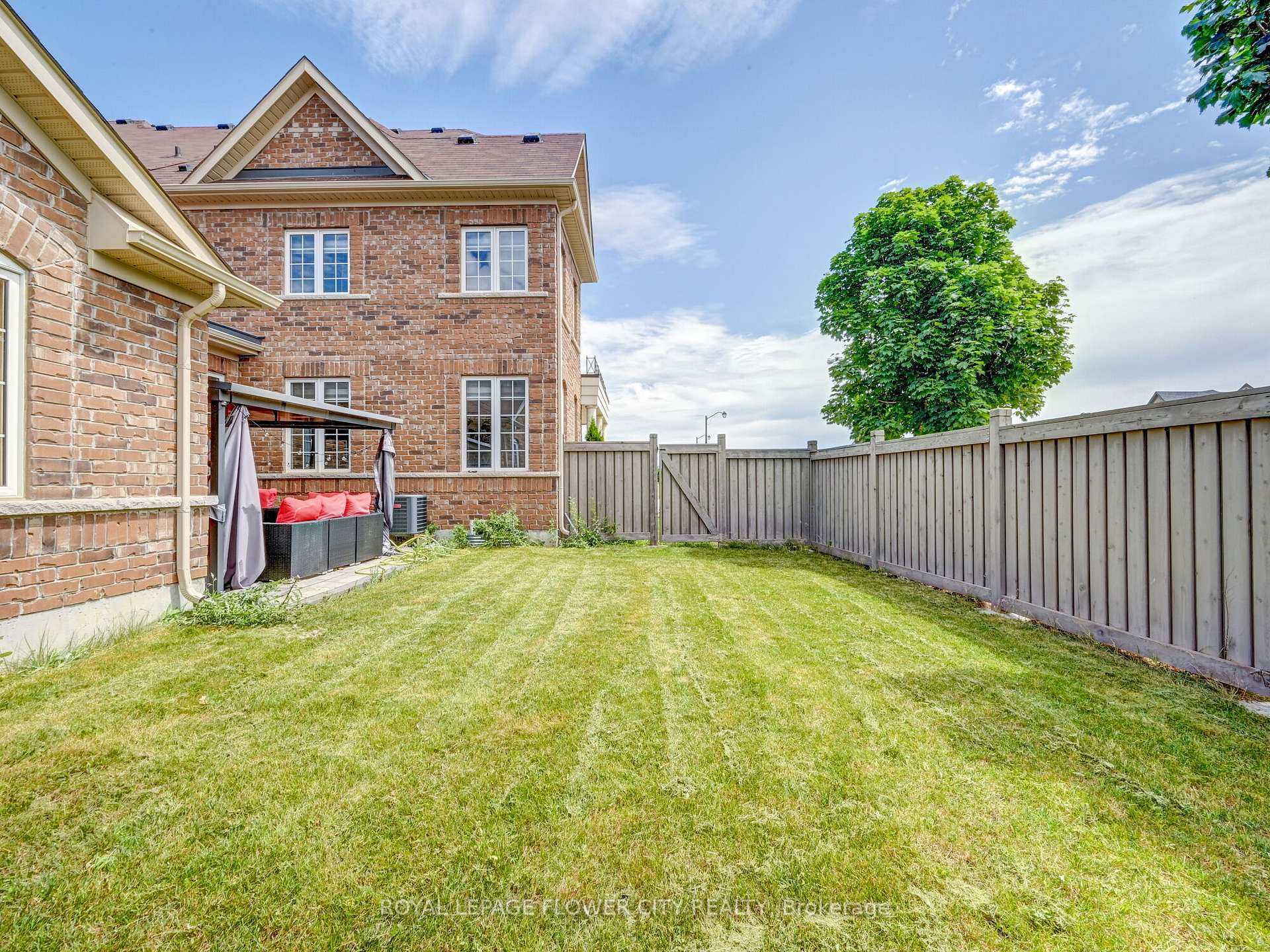 Photo 19 of 302 Barons Street, Vaughan, Kleinburg — HOMEH