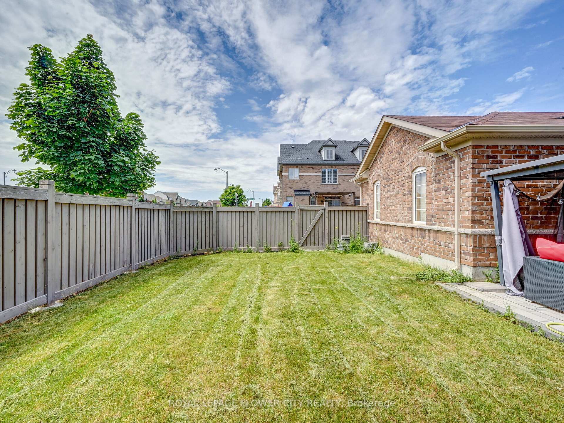 Photo 22 of 302 Barons Street, Vaughan, Kleinburg — HOMEH