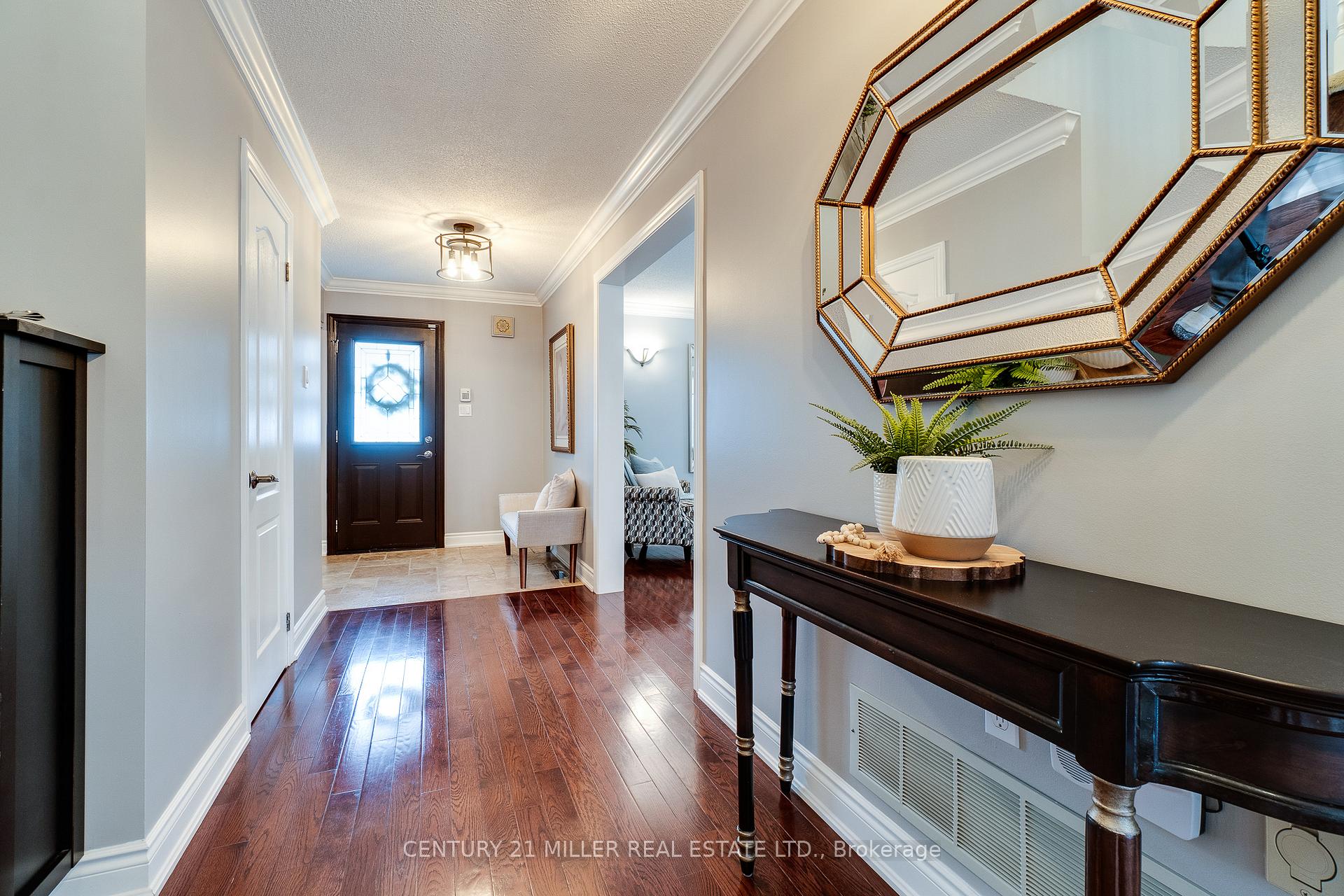 Photo 2 of 5100 Sunray Drive, Mississauga, Hurontario — HOMEH