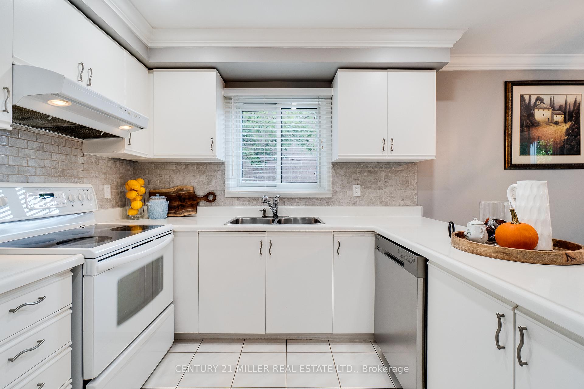 Photo 4 of 5100 Sunray Drive, Mississauga, Hurontario — HOMEH