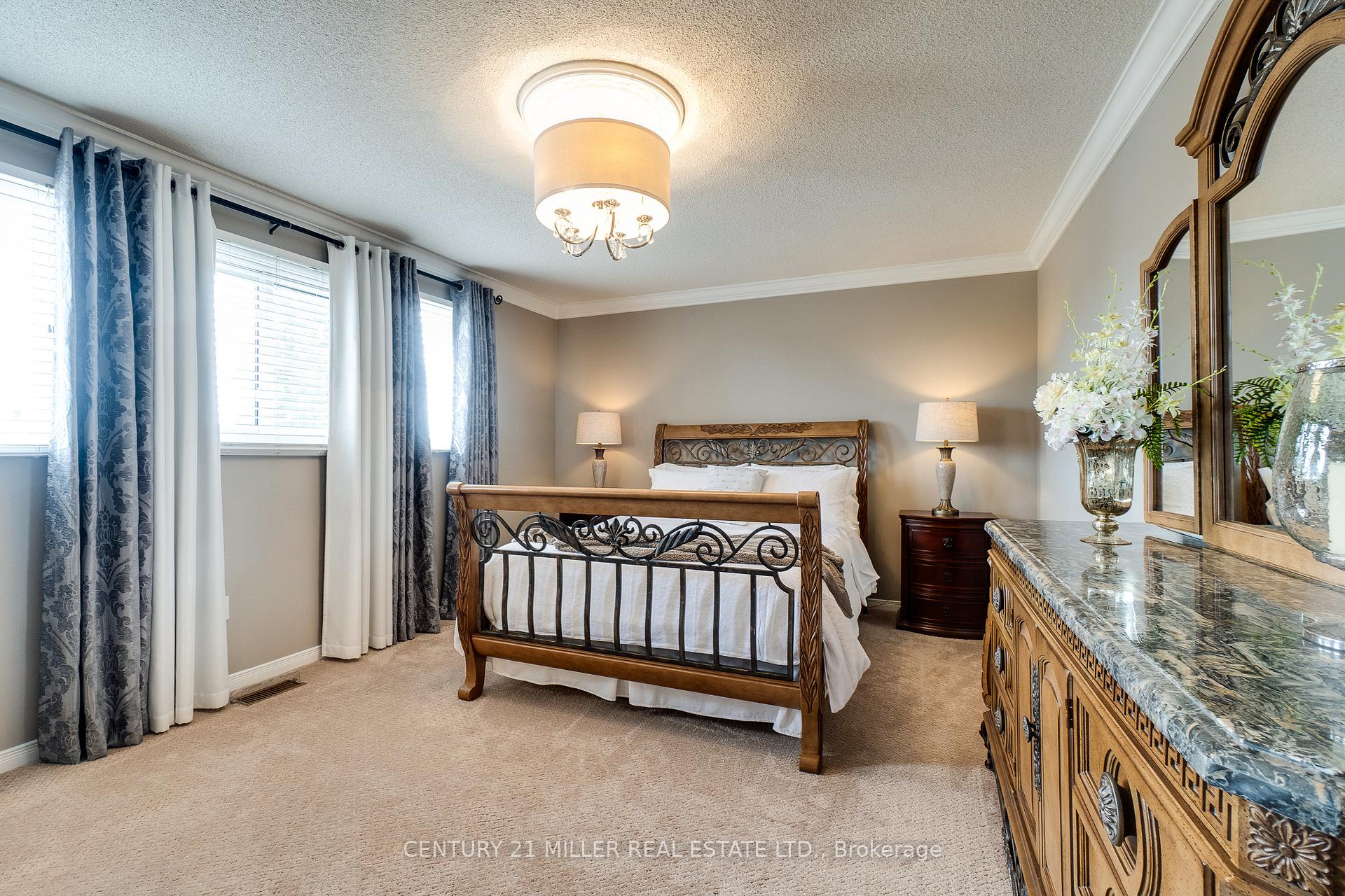 Photo 17 of 5100 Sunray Drive, Mississauga, Hurontario — HOMEH