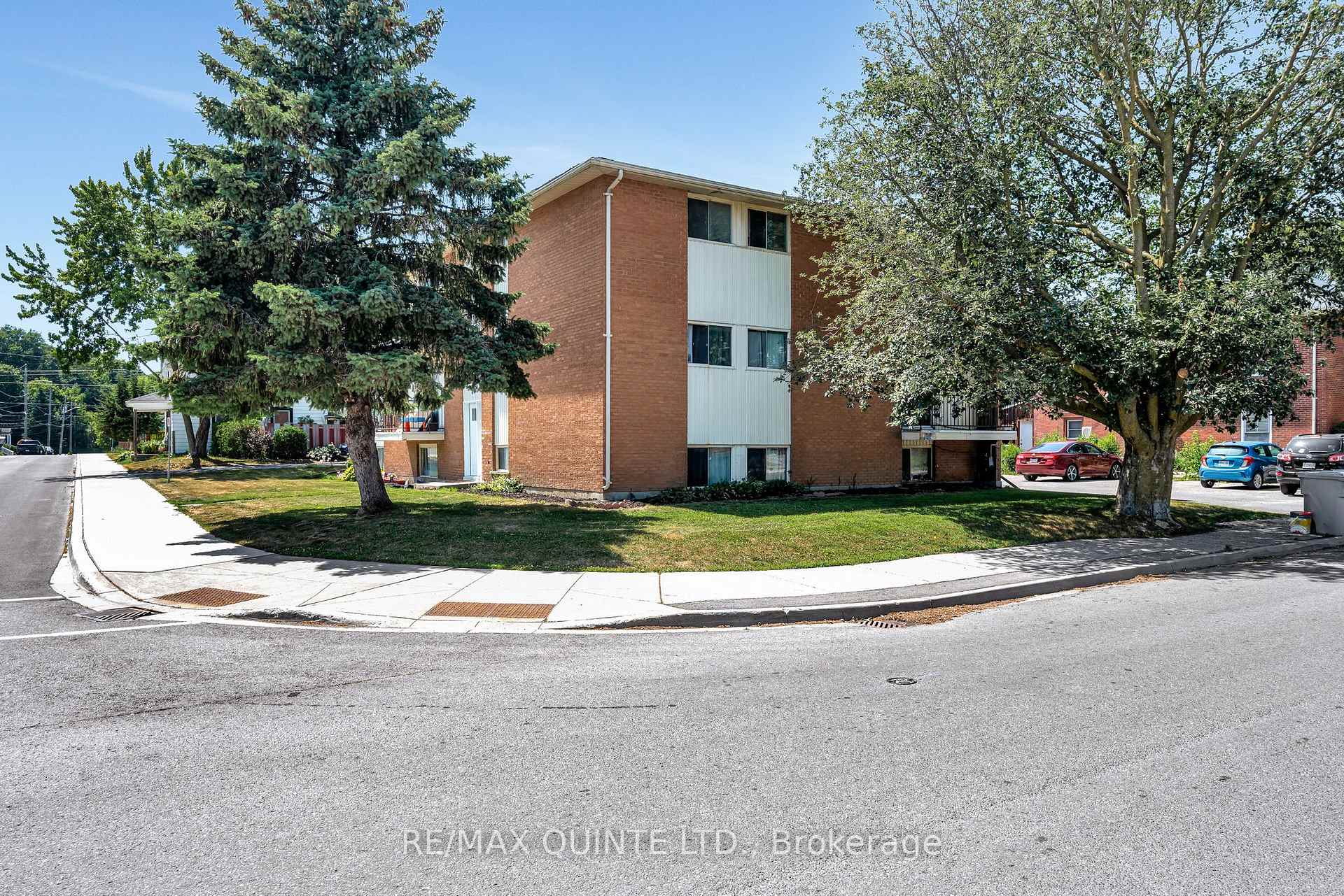 Photo 17 of 30 Henry Street, Belleville, Belleville Ward — HOMEH