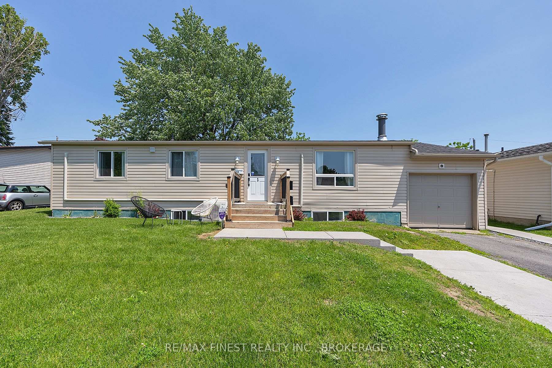 Photo 4 of 35 Clairton Place, Loyalist, Amherstview — HOMEH