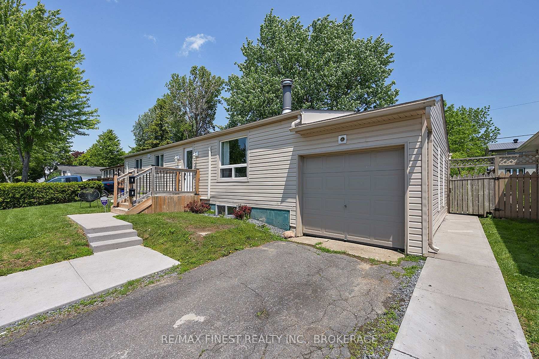 Photo 5 of 35 Clairton Place, Loyalist, Amherstview — HOMEH