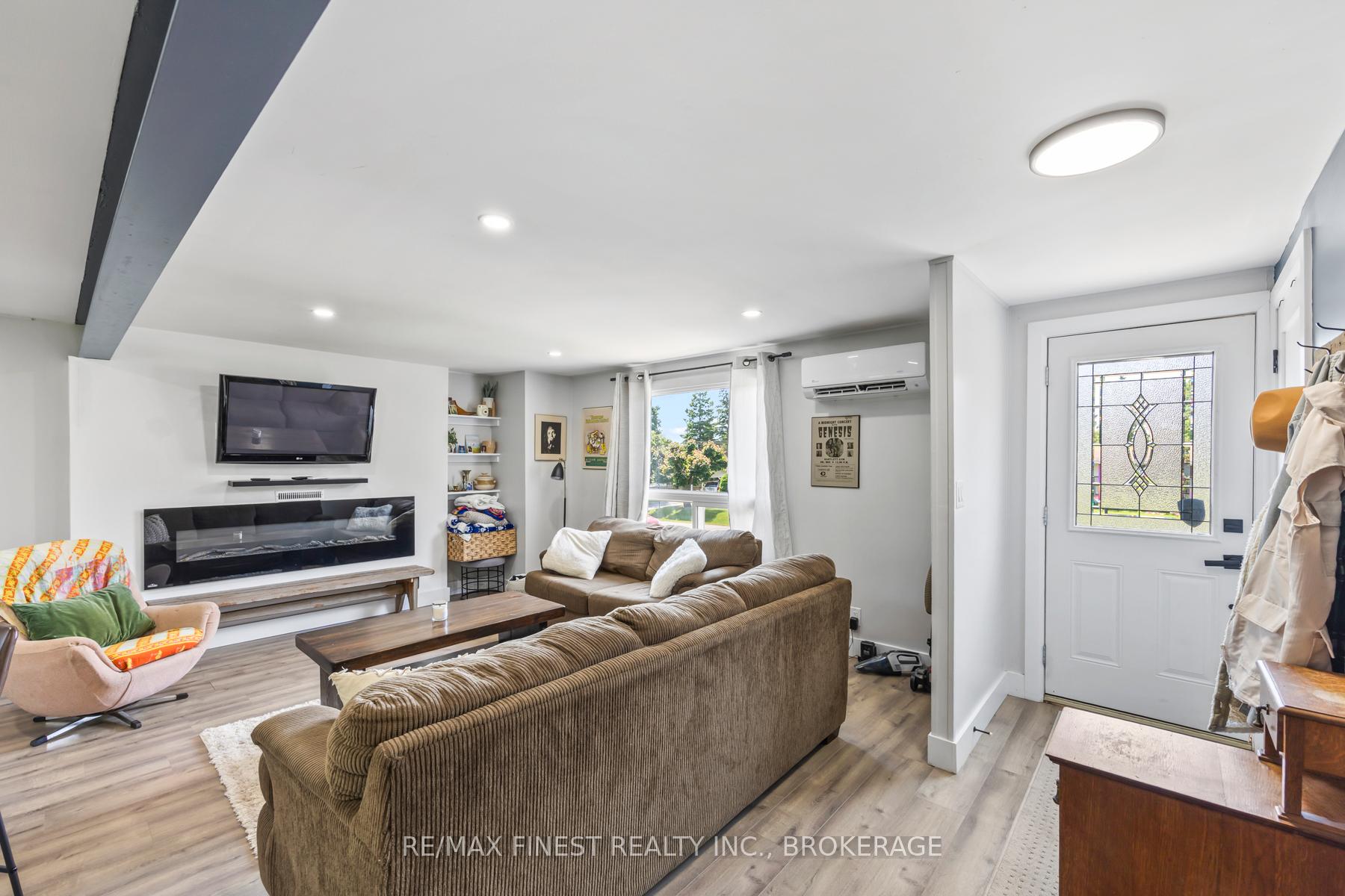 Photo 20 of 35 Clairton Place, Loyalist, Amherstview — HOMEH