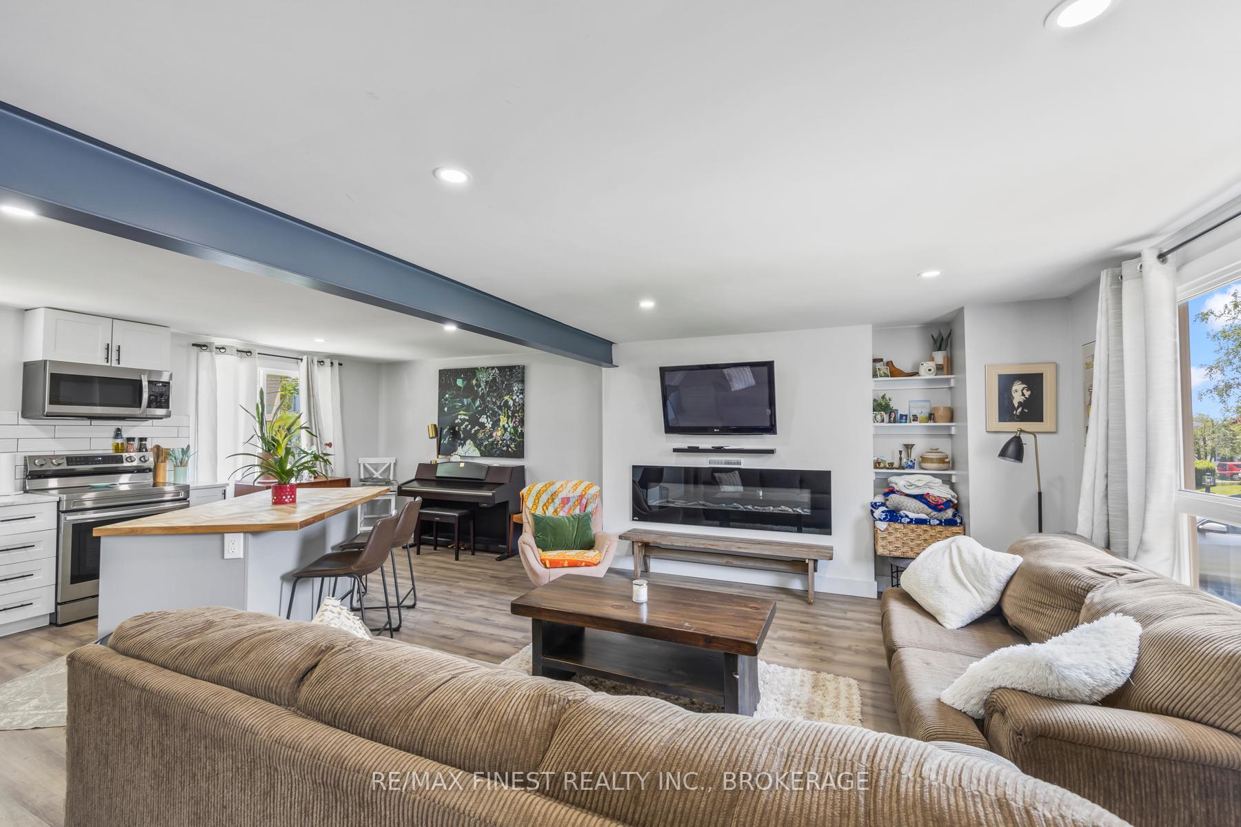 Photo 13 of 35 Clairton Place, Loyalist, Amherstview — HOMEH