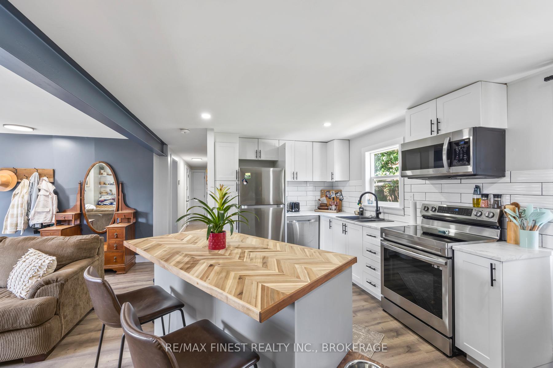 Photo 14 of 35 Clairton Place, Loyalist, Amherstview — HOMEH