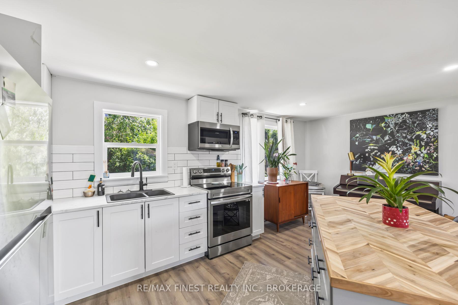 Photo 17 of 35 Clairton Place, Loyalist, Amherstview — HOMEH