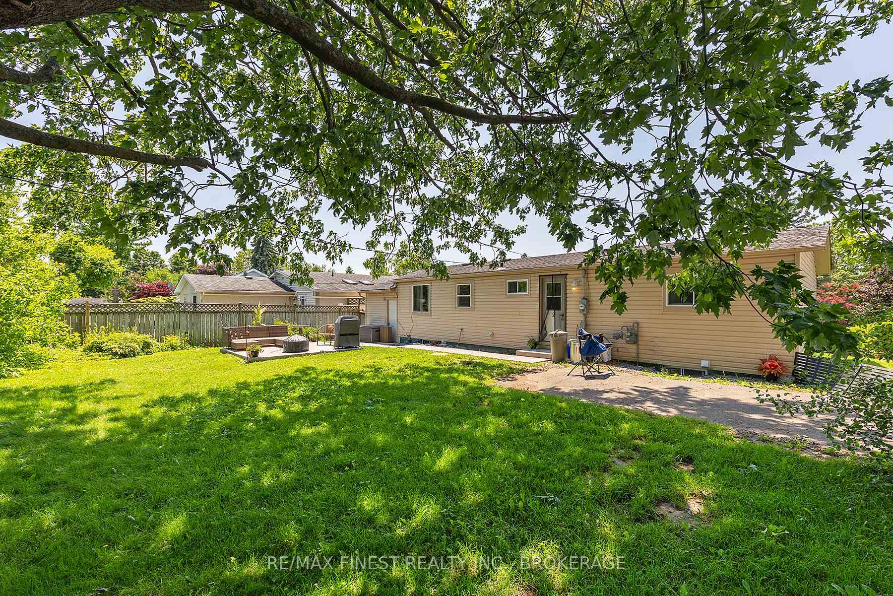 Photo 23 of 35 Clairton Place, Loyalist, Amherstview — HOMEH