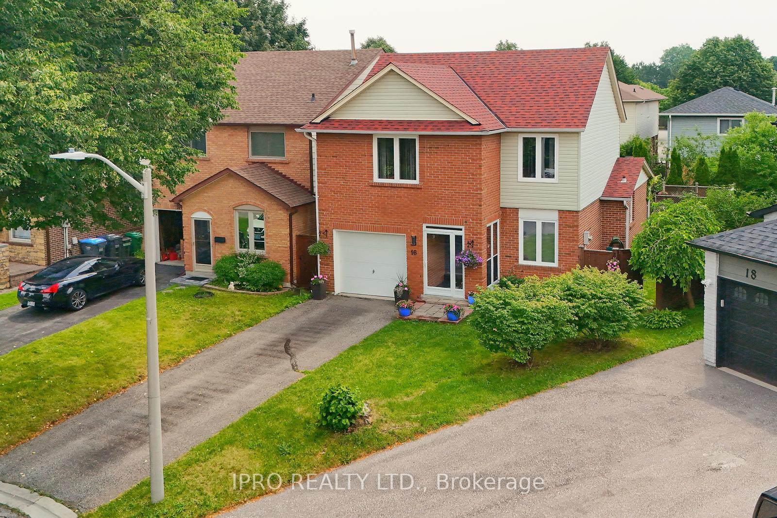 Photo 2 of 16 Bryant Court, Brampton, Brampton West — HOMEH