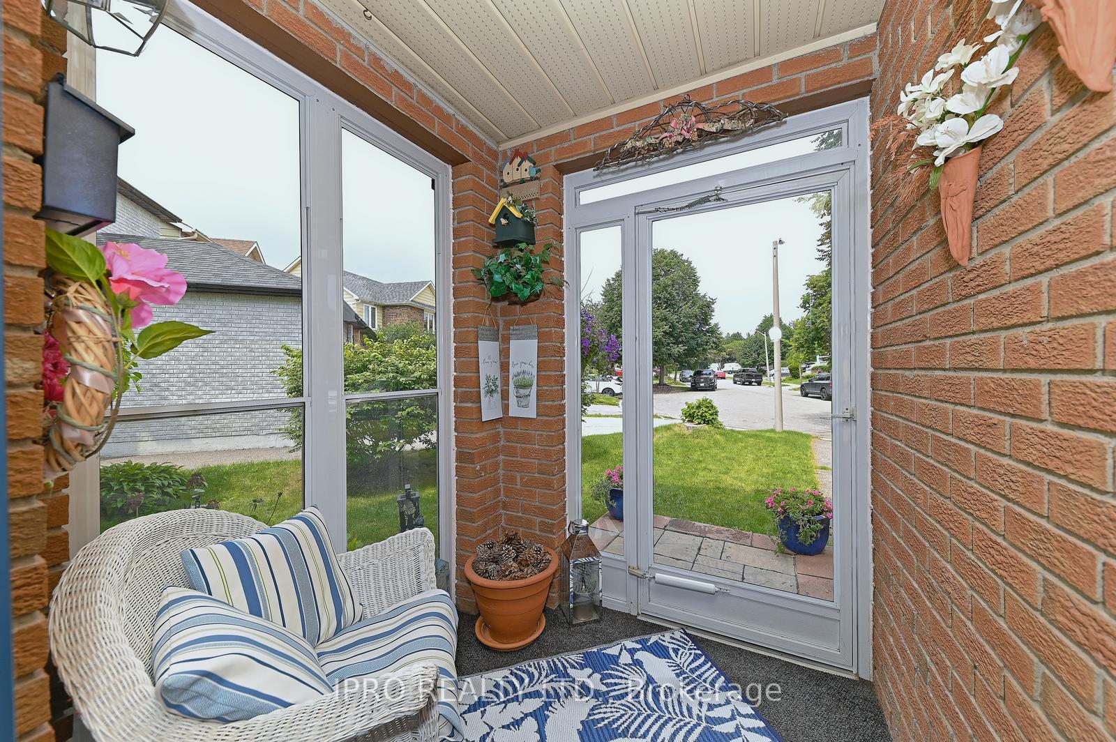 Photo 9 of 16 Bryant Court, Brampton, Brampton West — HOMEH