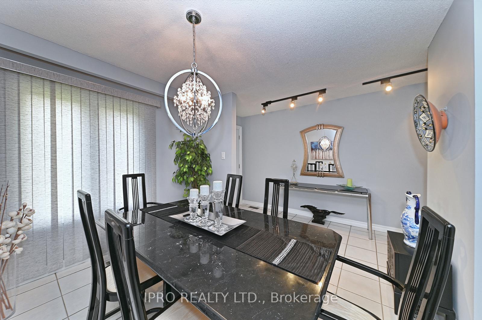 Photo 6 of 16 Bryant Court, Brampton, Brampton West — HOMEH