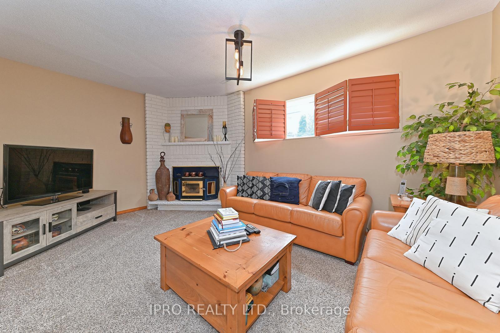 Photo 18 of 16 Bryant Court, Brampton, Brampton West — HOMEH