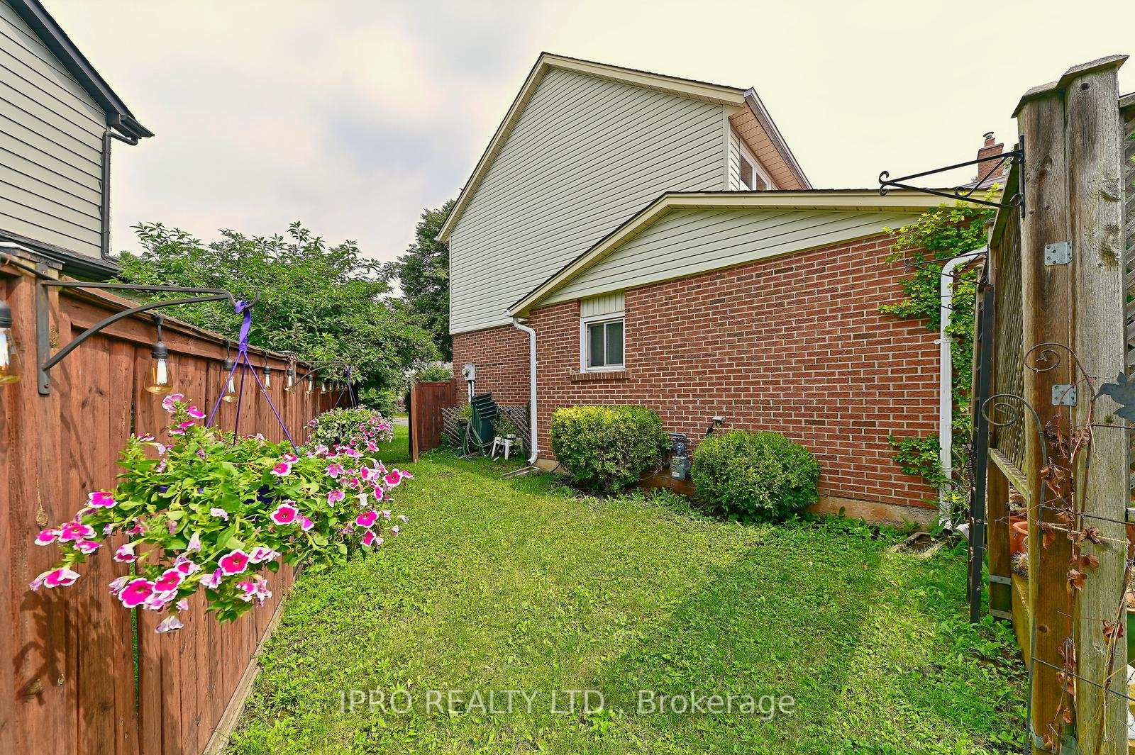 Photo 30 of 16 Bryant Court, Brampton, Brampton West — HOMEH