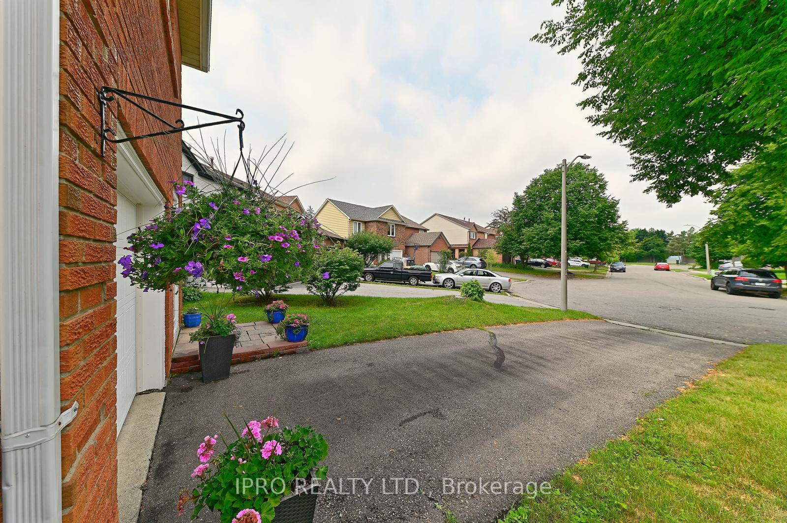 Photo 33 of 16 Bryant Court, Brampton, Brampton West — HOMEH