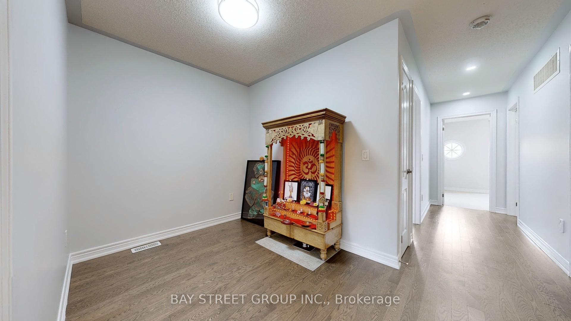 Photo 12 of 24 Zelda Road, Brampton, Sandringham-Wellington North — HOMEH