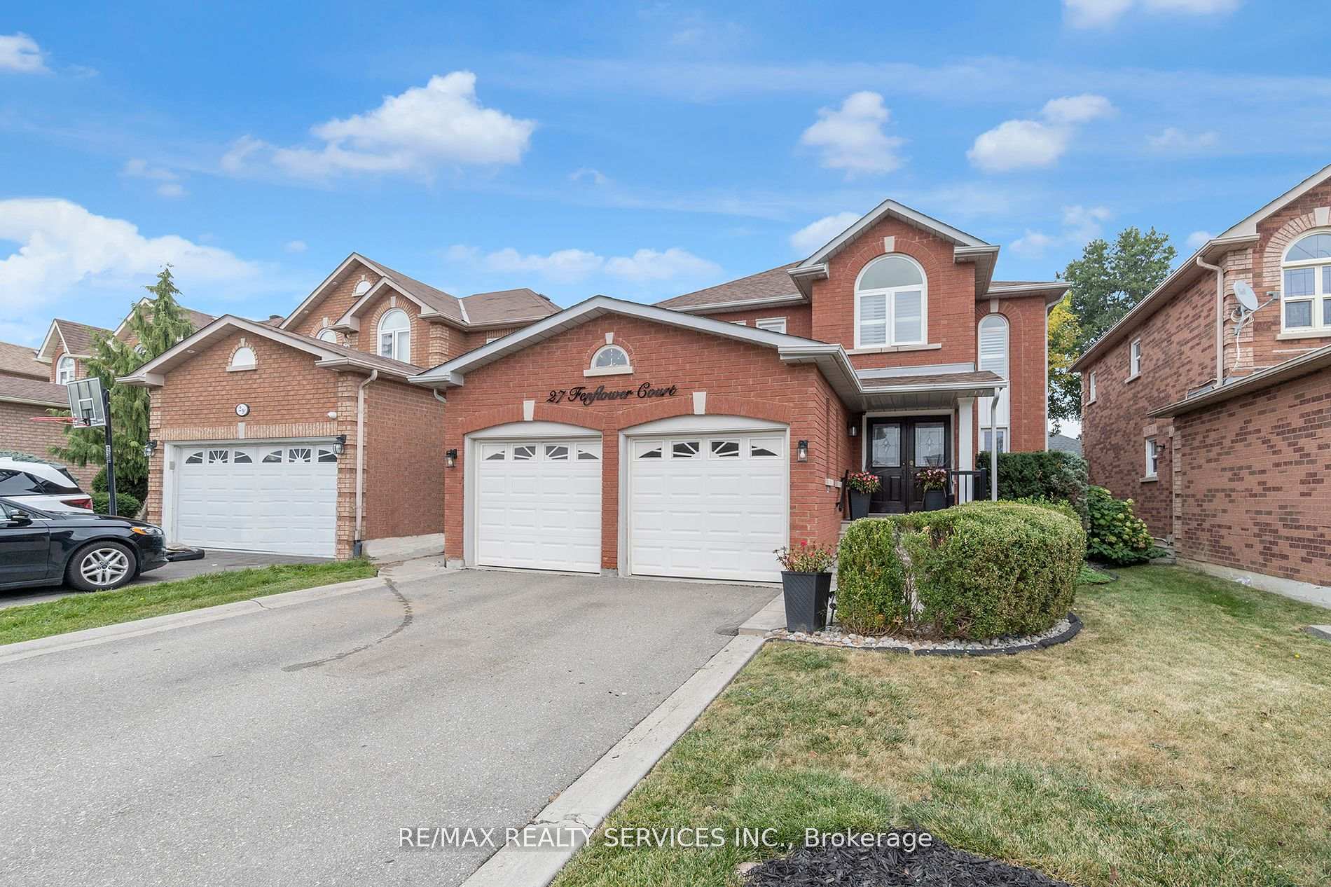 Front of 27 Fenflower Court
