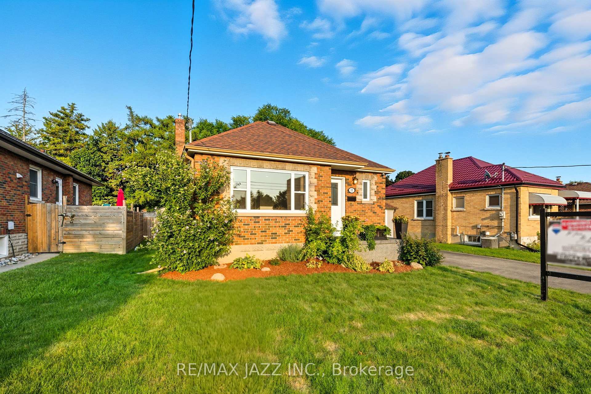 Photo 2 of 55 Liberty Street S, Clarington, Bowmanville — HOMEH