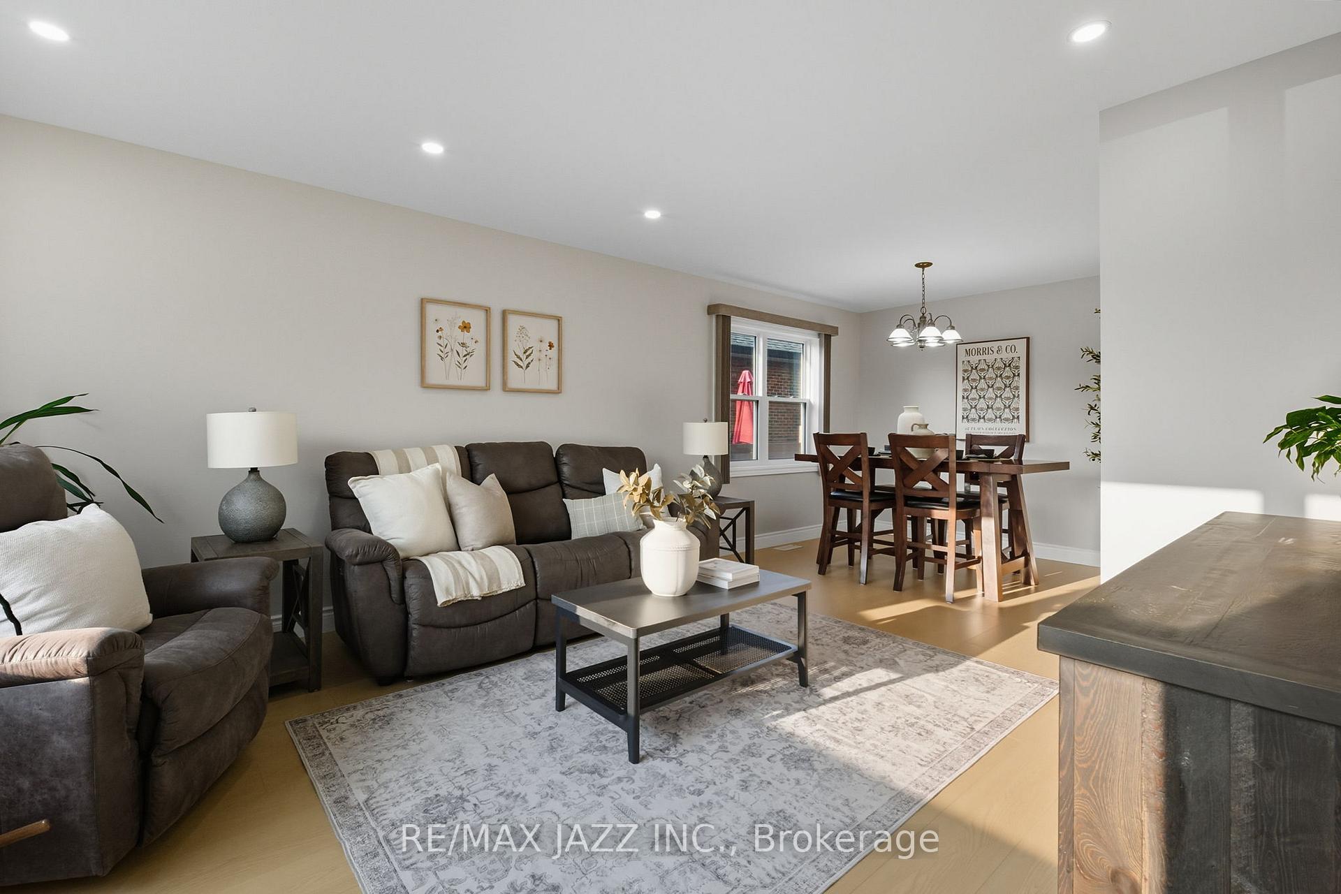 Photo 4 of 55 Liberty Street S, Clarington, Bowmanville — HOMEH