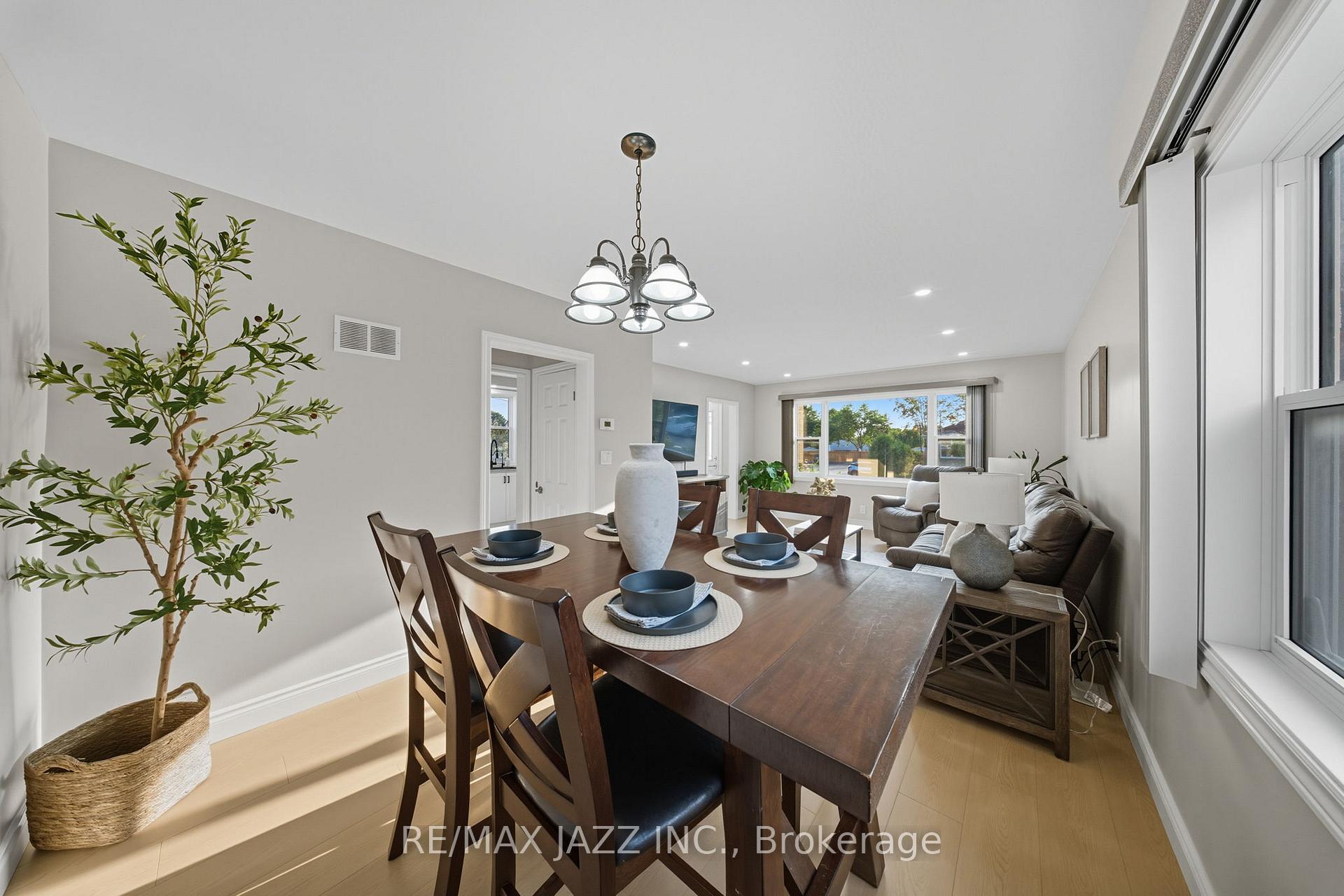 Photo 6 of 55 Liberty Street S, Clarington, Bowmanville — HOMEH