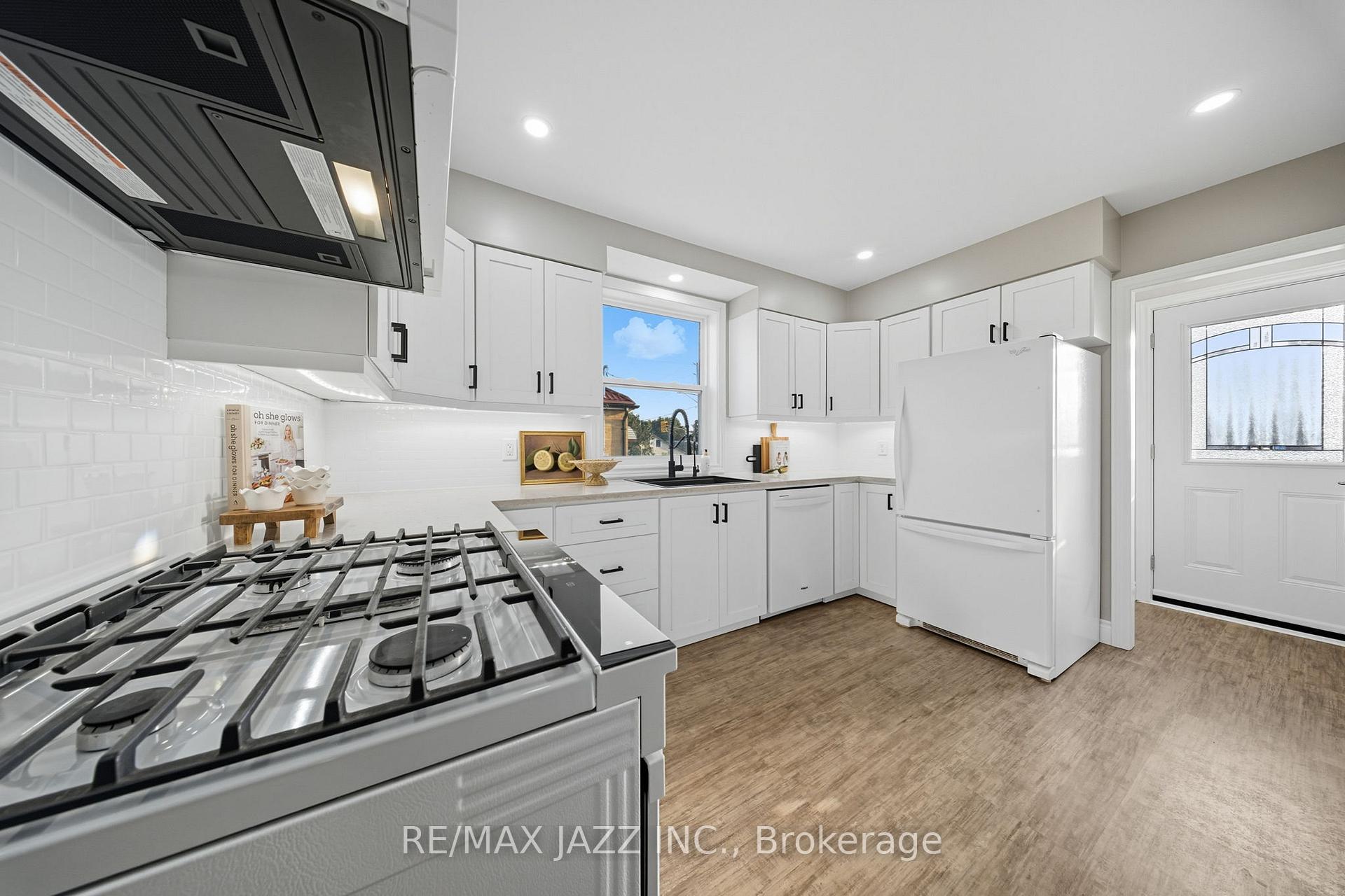 Photo 10 of 55 Liberty Street S, Clarington, Bowmanville — HOMEH