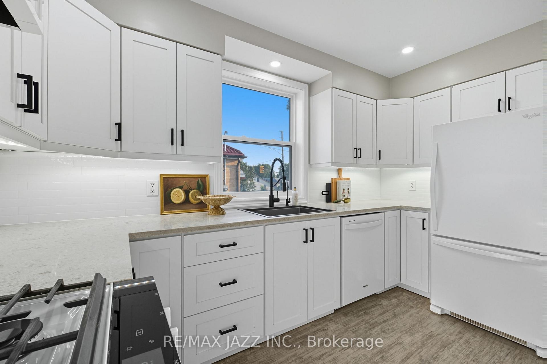 Photo 11 of 55 Liberty Street S, Clarington, Bowmanville — HOMEH