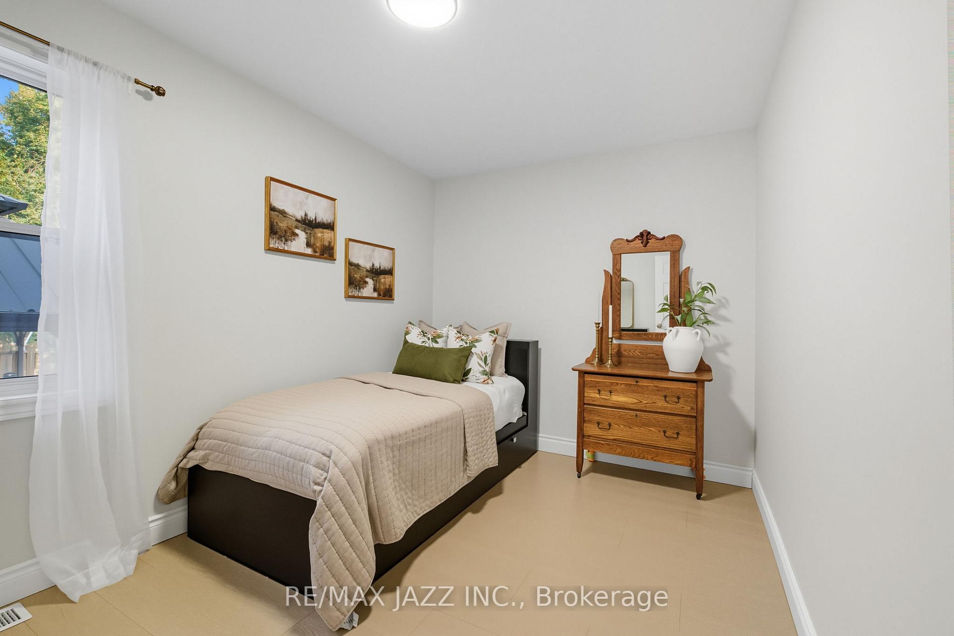 Photo 16 of 55 Liberty Street S, Clarington, Bowmanville — HOMEH