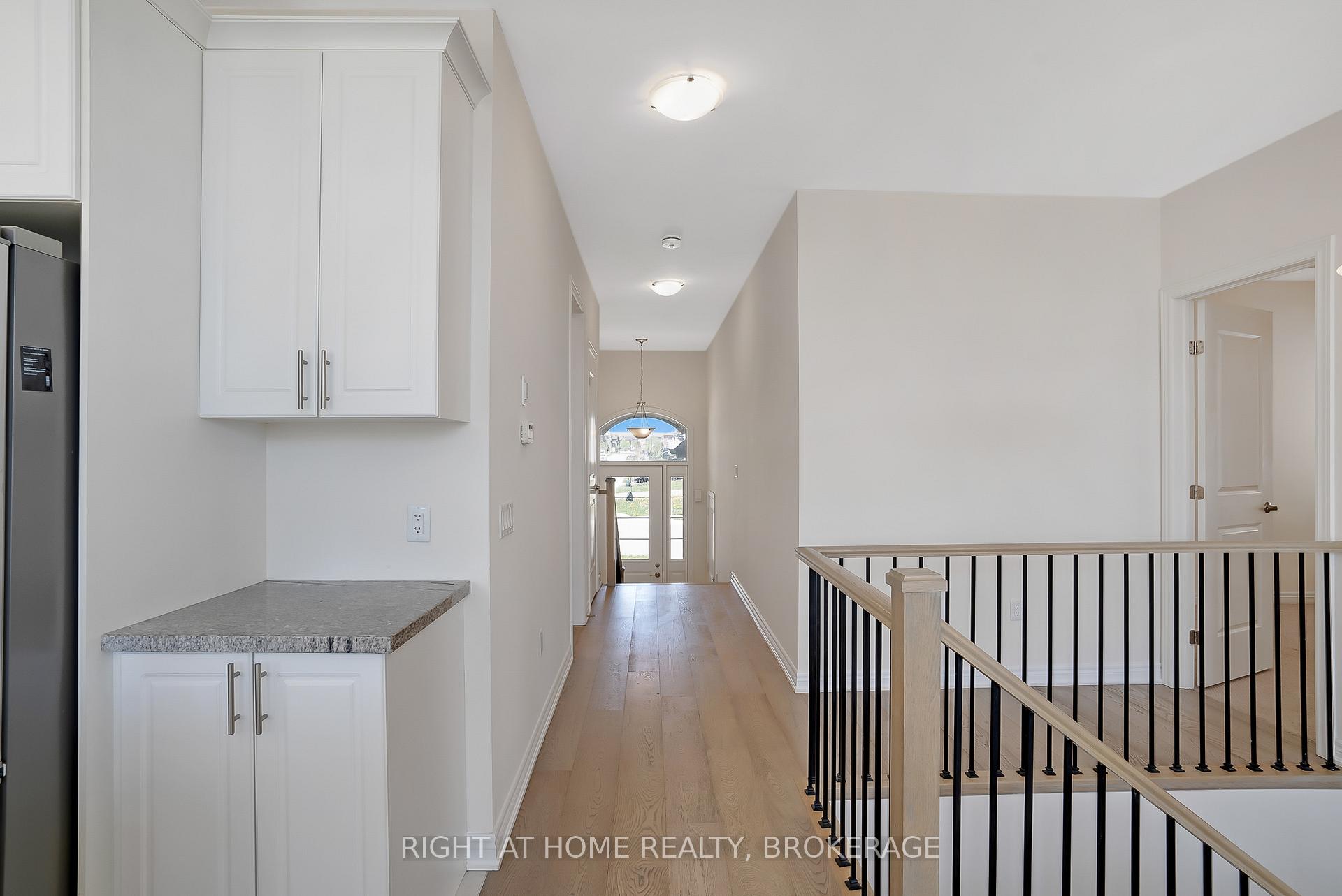 Photo 16 of 19 Robarts Drive, Hamilton, Ancaster — HOMEH