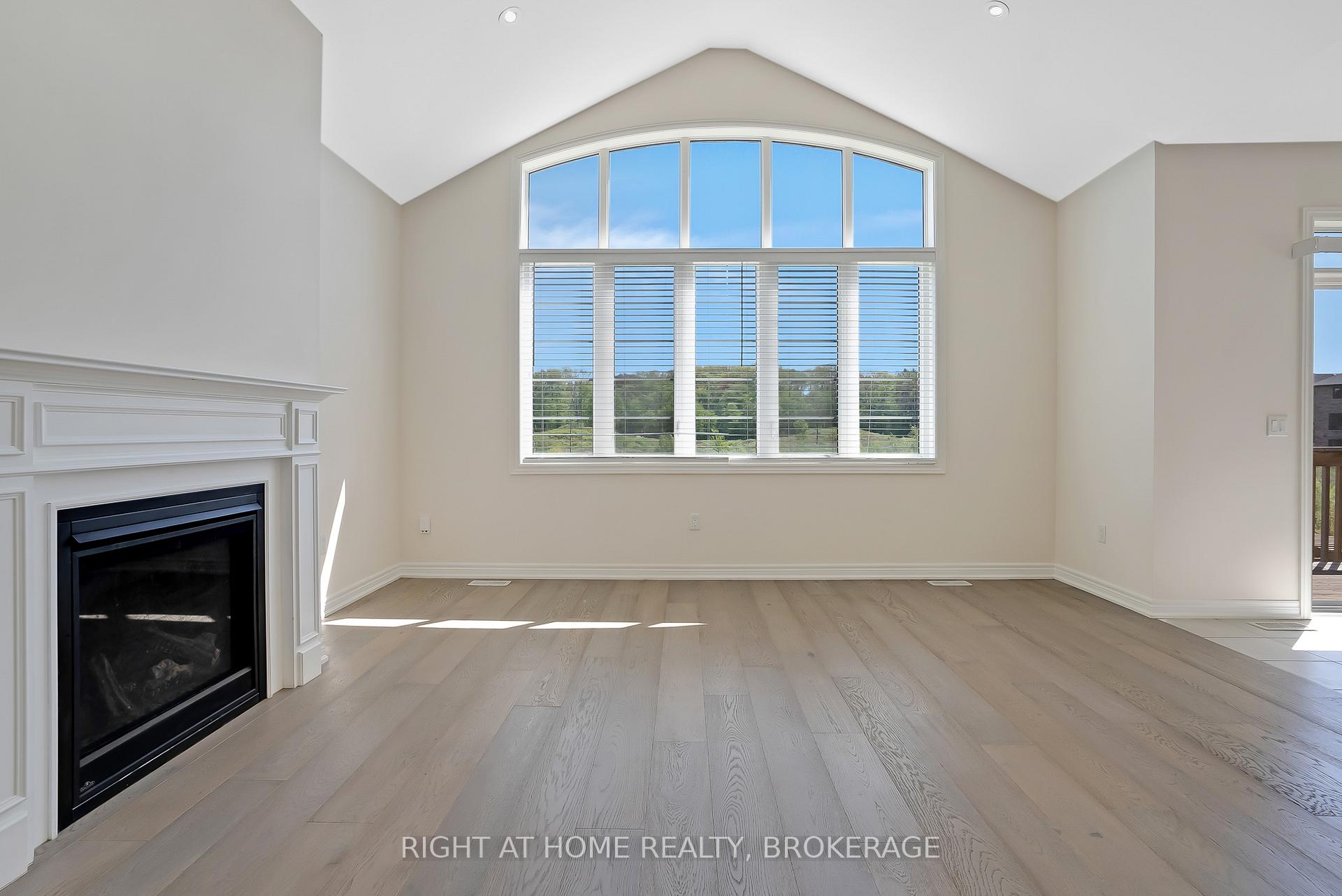 Photo 12 of 19 Robarts Drive, Hamilton, Ancaster — HOMEH