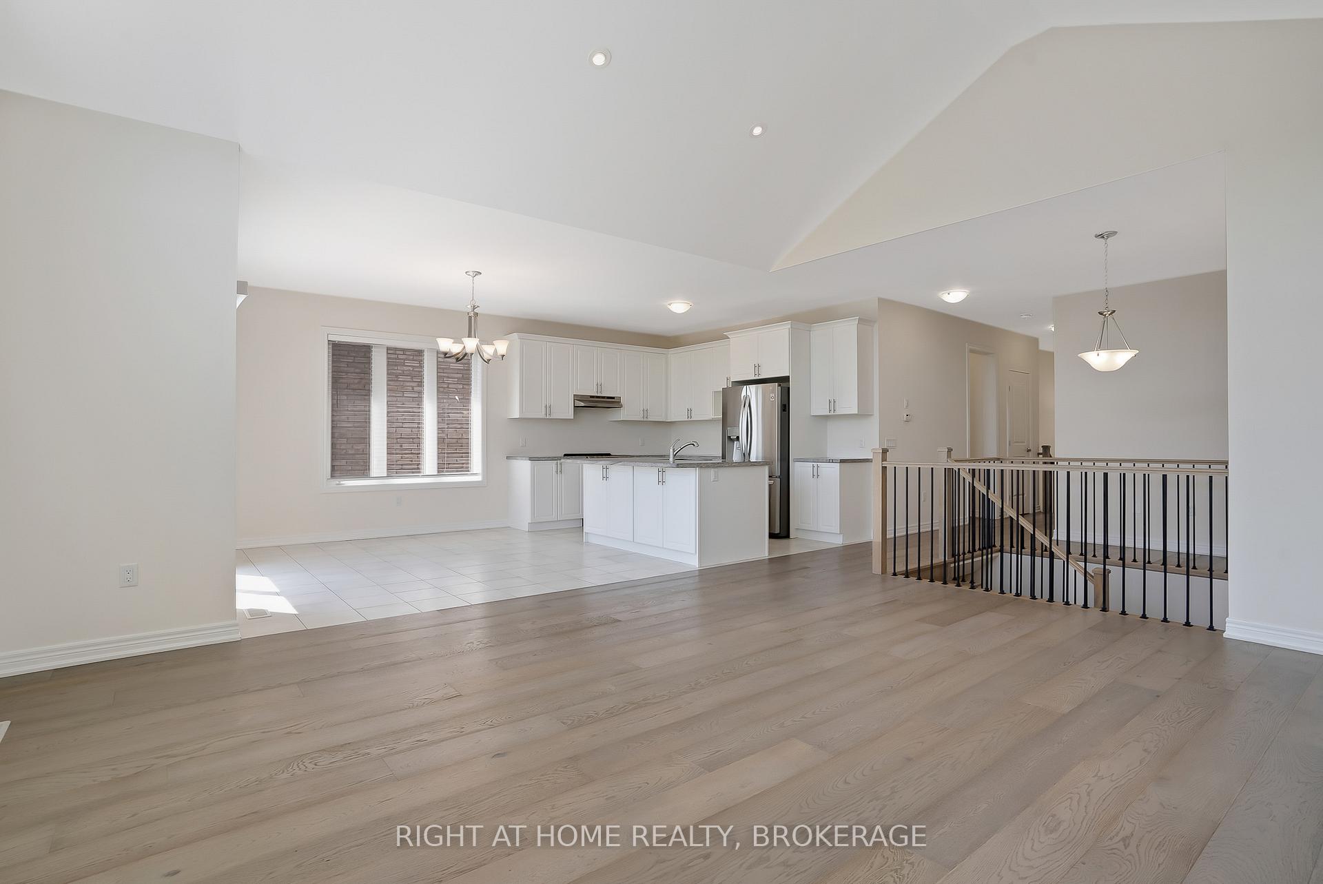 Photo 10 of 19 Robarts Drive, Hamilton, Ancaster — HOMEH