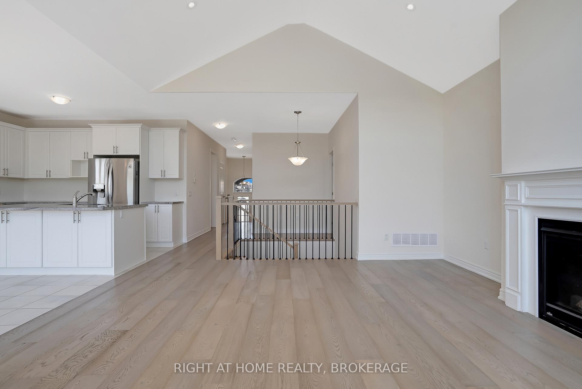 Photo 7 of 19 Robarts Drive, Hamilton, Ancaster — HOMEH