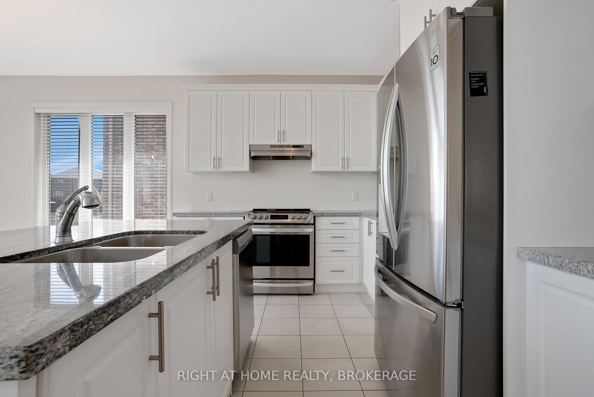 Photo 14 of 19 Robarts Drive, Hamilton, Ancaster — HOMEH