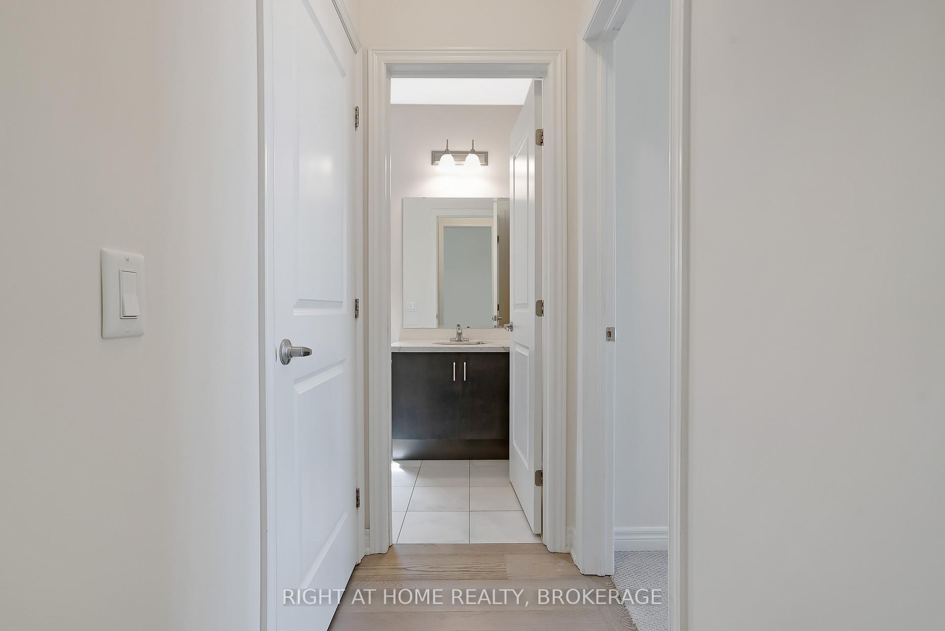 Photo 25 of 19 Robarts Drive, Hamilton, Ancaster — HOMEH