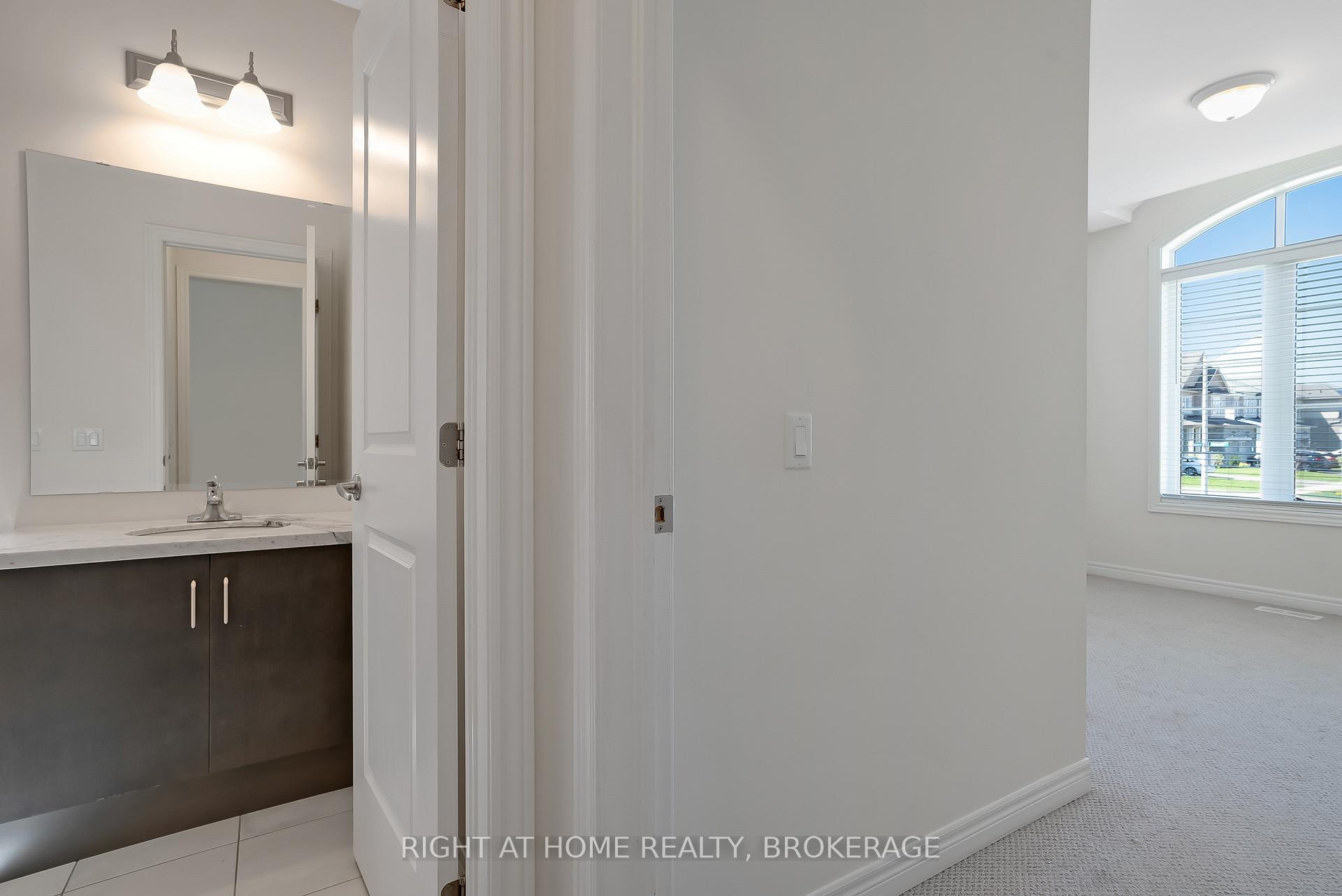 Photo 32 of 19 Robarts Drive, Hamilton, Ancaster — HOMEH