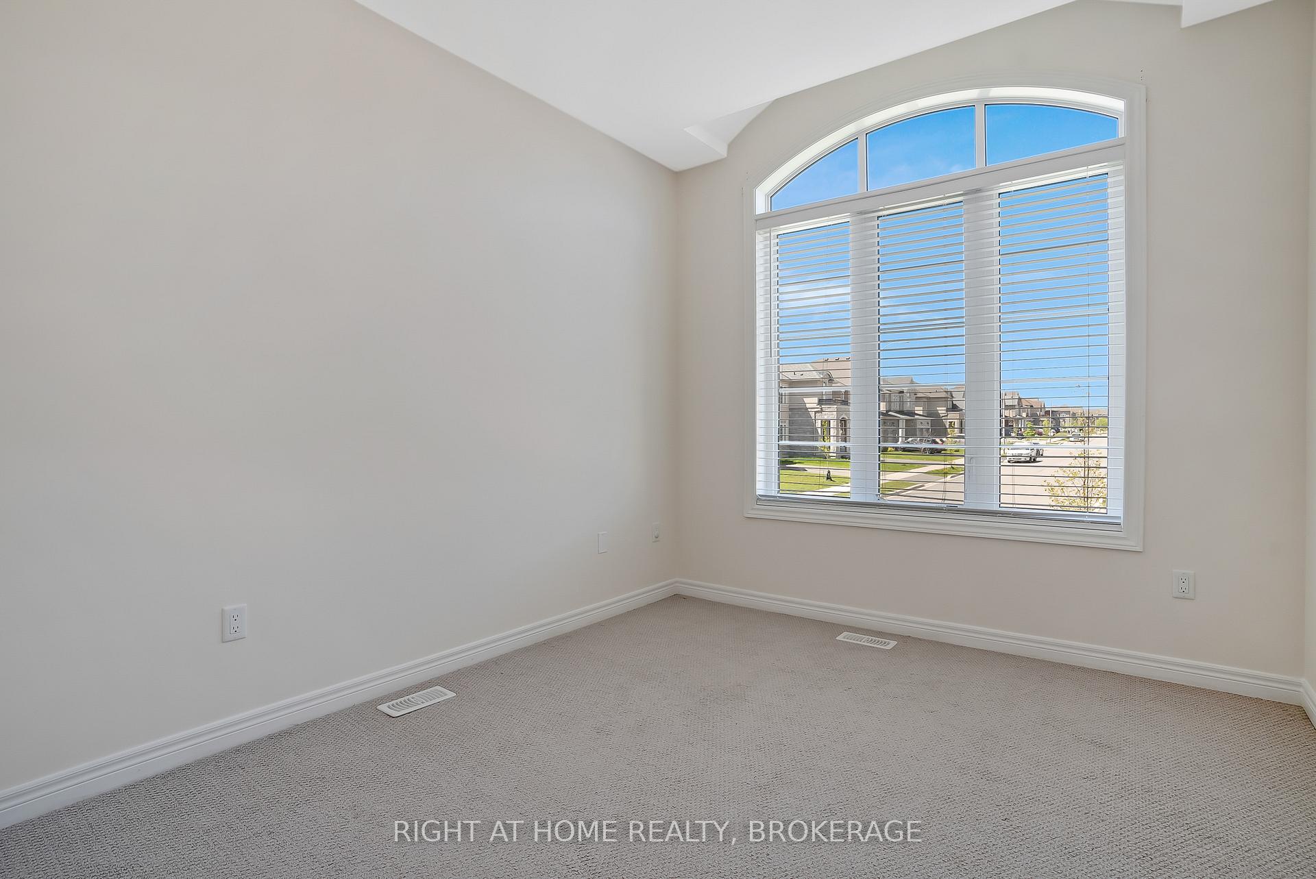 Photo 30 of 19 Robarts Drive, Hamilton, Ancaster — HOMEH