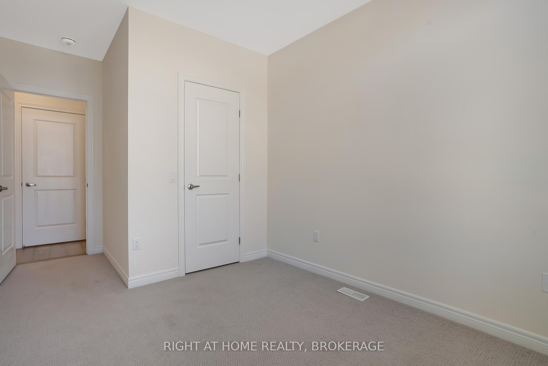 Photo 40 of 19 Robarts Drive, Hamilton, Ancaster — HOMEH