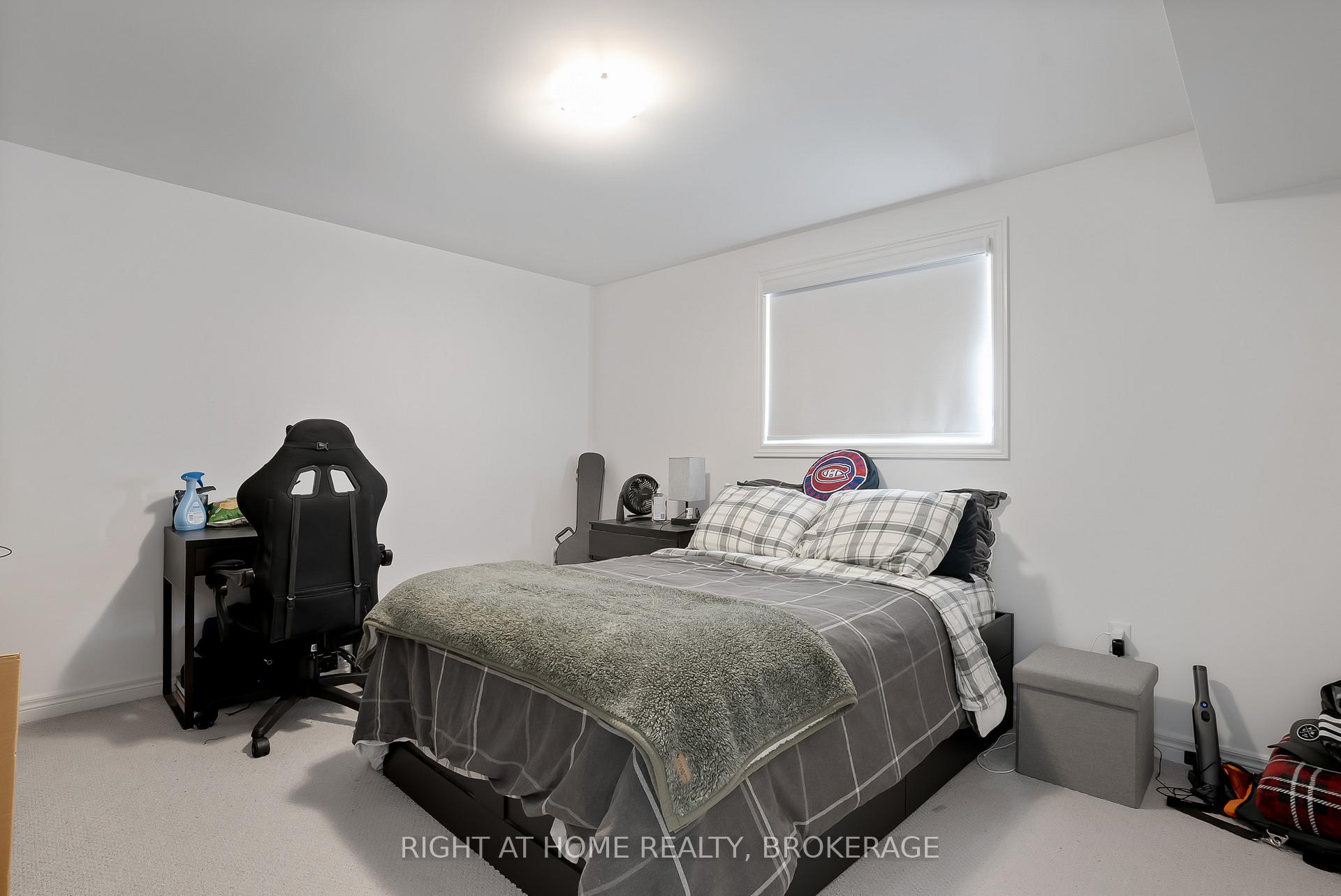 Photo 44 of 19 Robarts Drive, Hamilton, Ancaster — HOMEH
