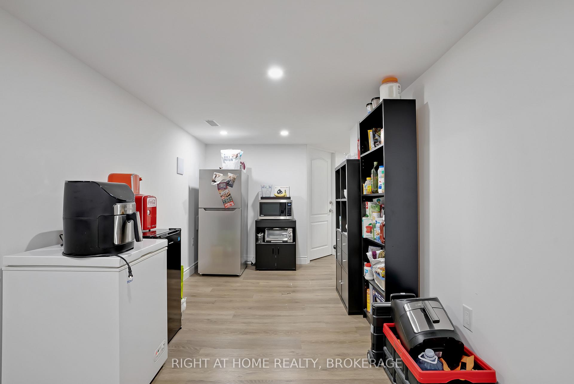 Photo 38 of 19 Robarts Drive, Hamilton, Ancaster — HOMEH