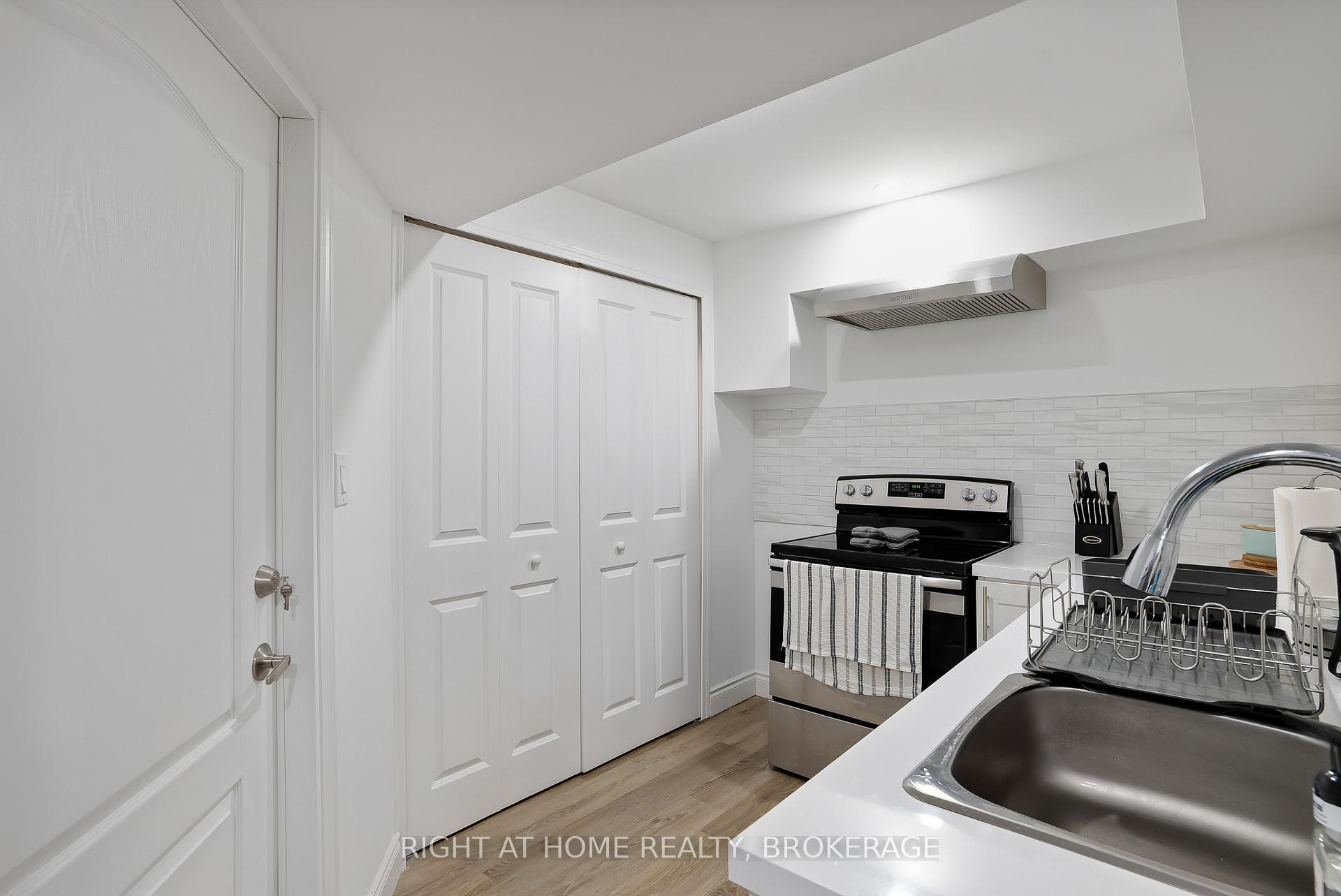 Photo 42 of 19 Robarts Drive, Hamilton, Ancaster — HOMEH