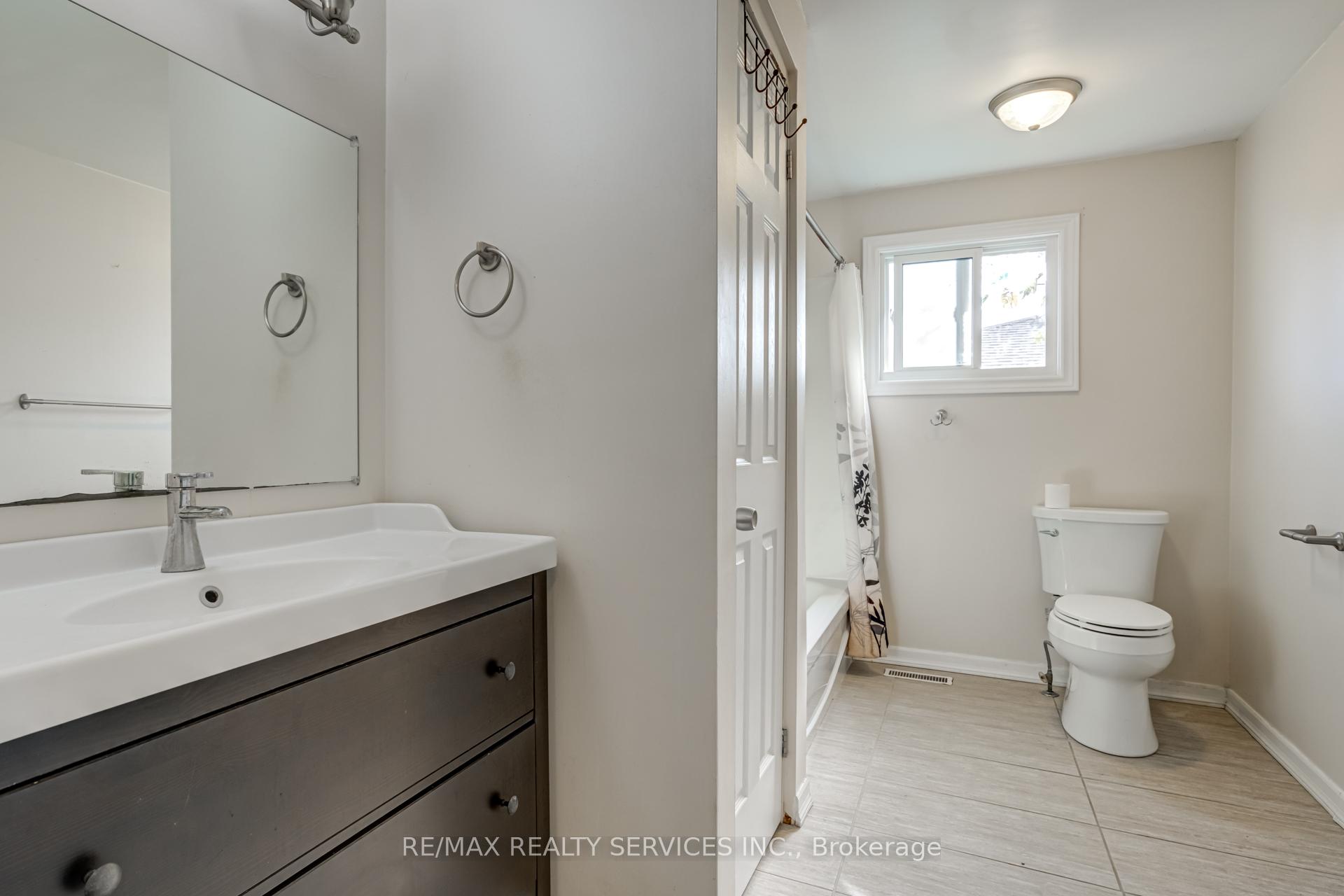 Photo 14 of 109 Biehn Drive, Kitchener — HOMEH