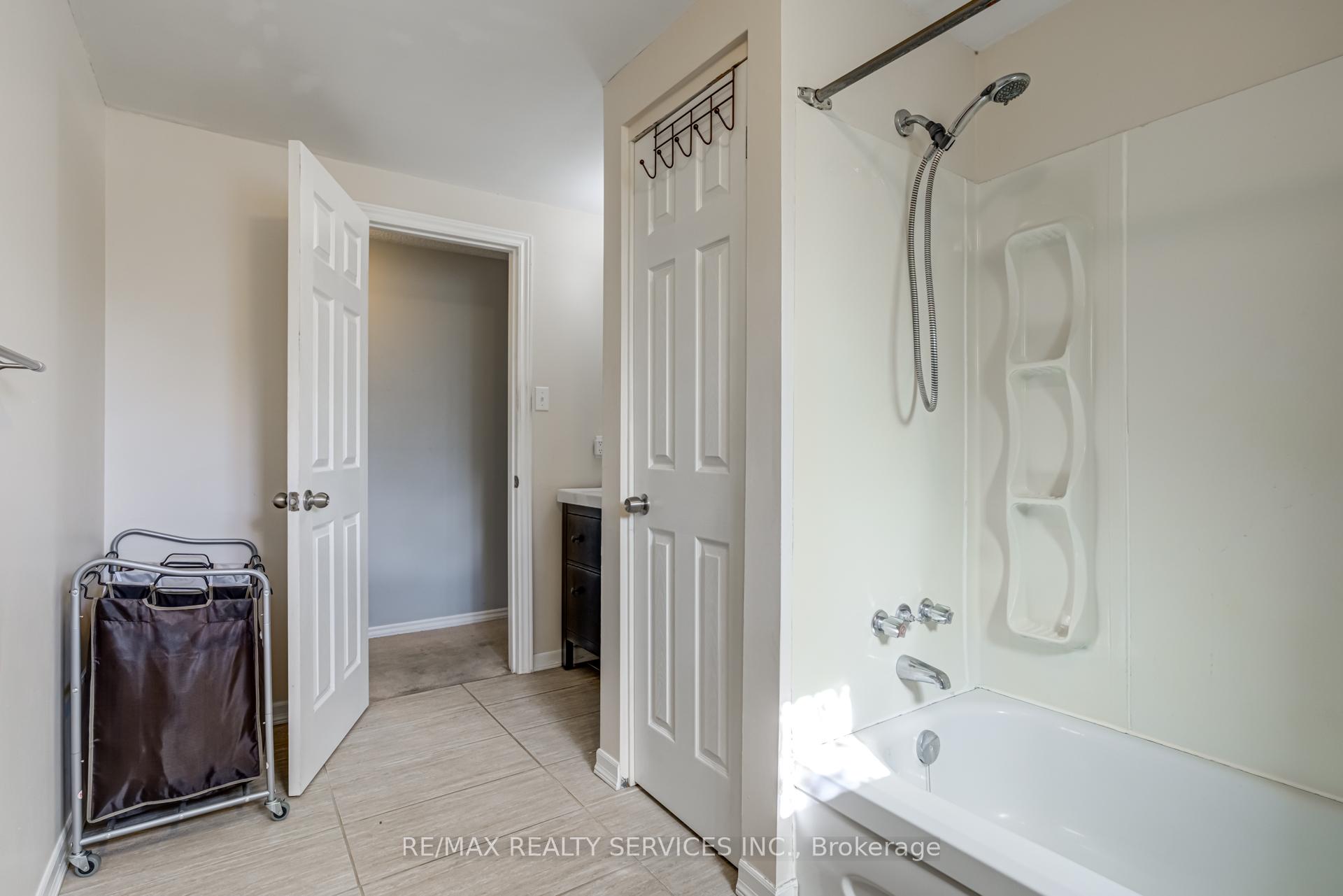 Photo 17 of 109 Biehn Drive, Kitchener — HOMEH