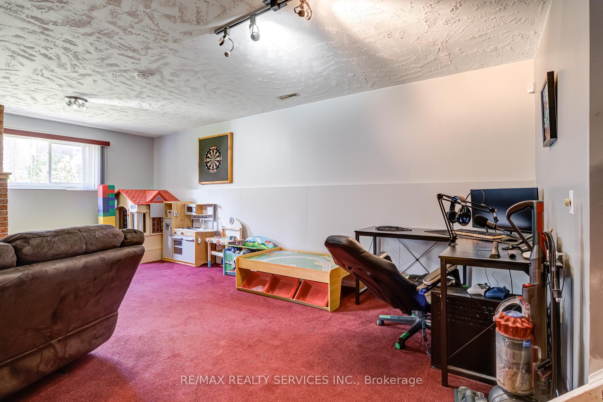 Photo 19 of 109 Biehn Drive, Kitchener — HOMEH