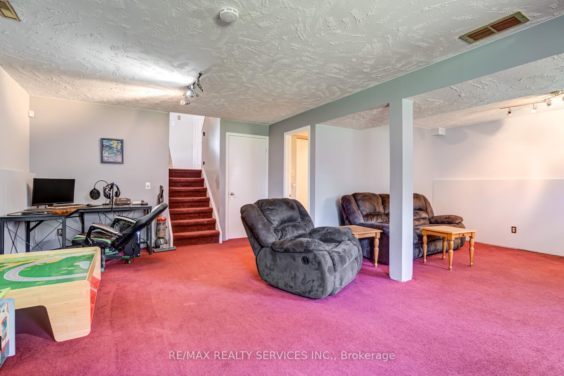 Photo 20 of 109 Biehn Drive, Kitchener — HOMEH