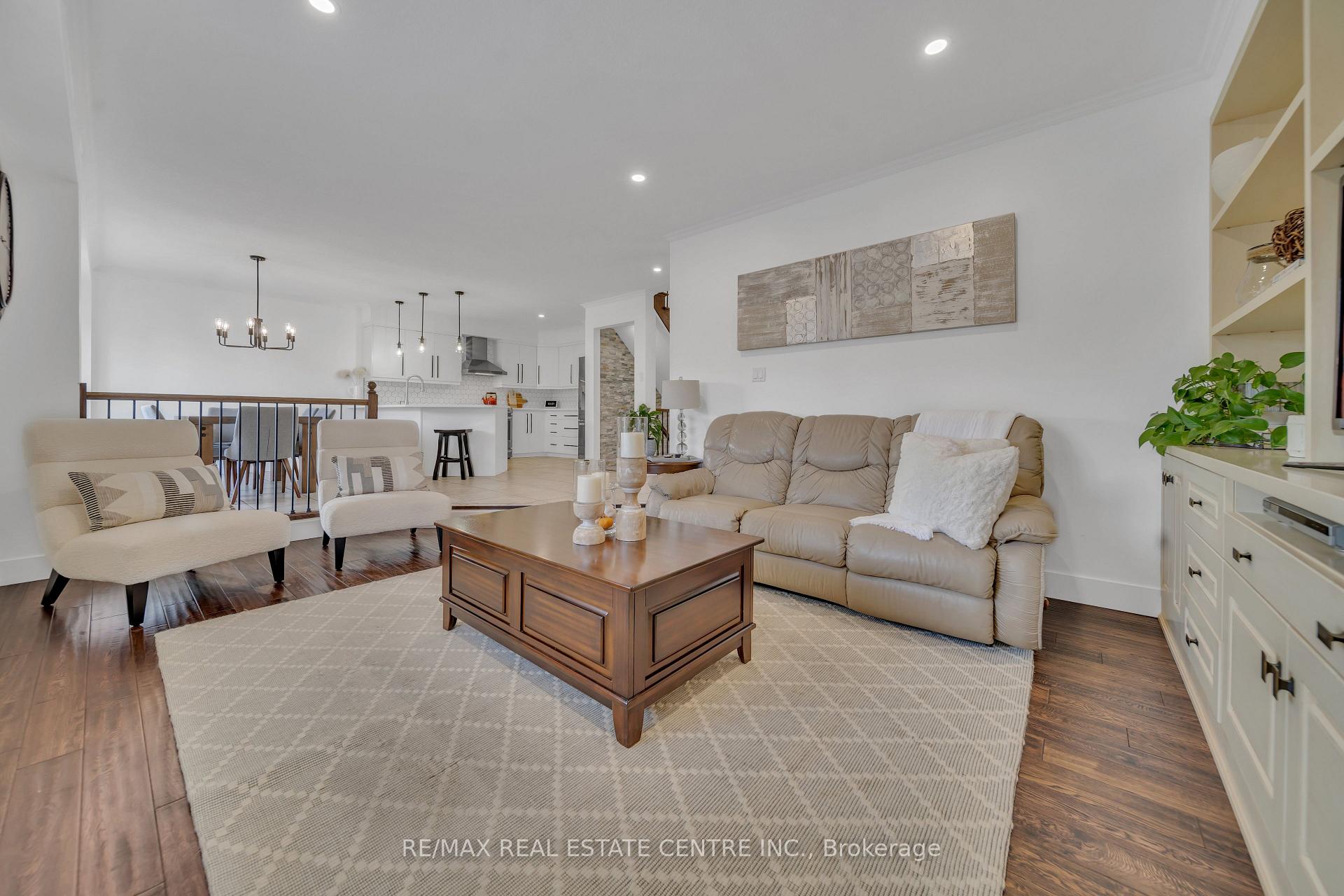 Photo 20 of 15 Yarrow Court, Kitchener — HOMEH