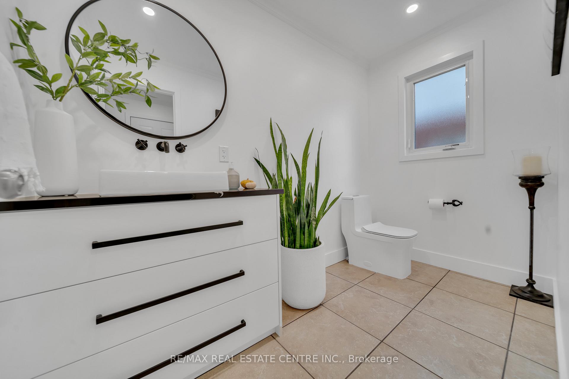 Photo 3 of 15 Yarrow Court, Kitchener — HOMEH