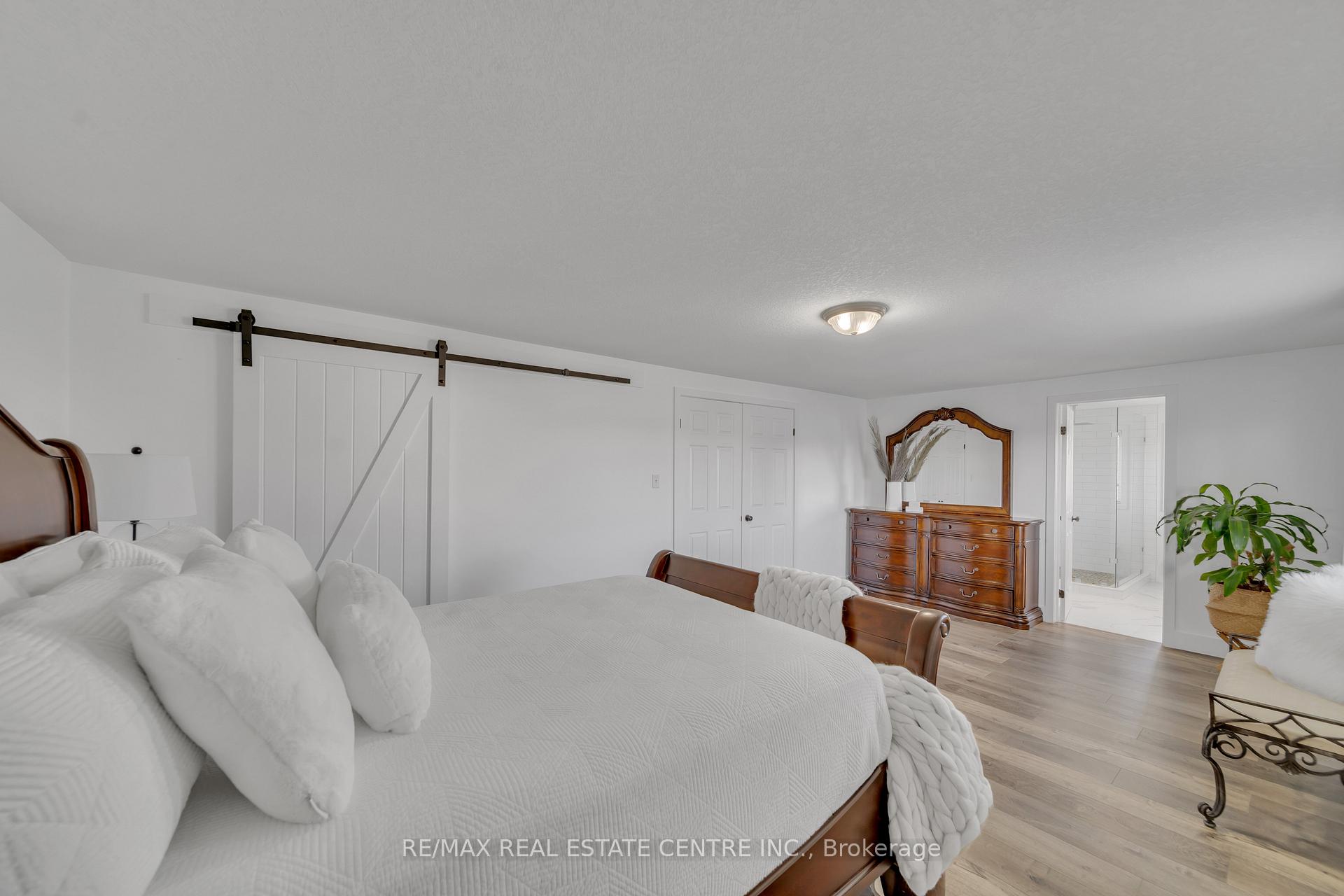 Photo 4 of 15 Yarrow Court, Kitchener — HOMEH