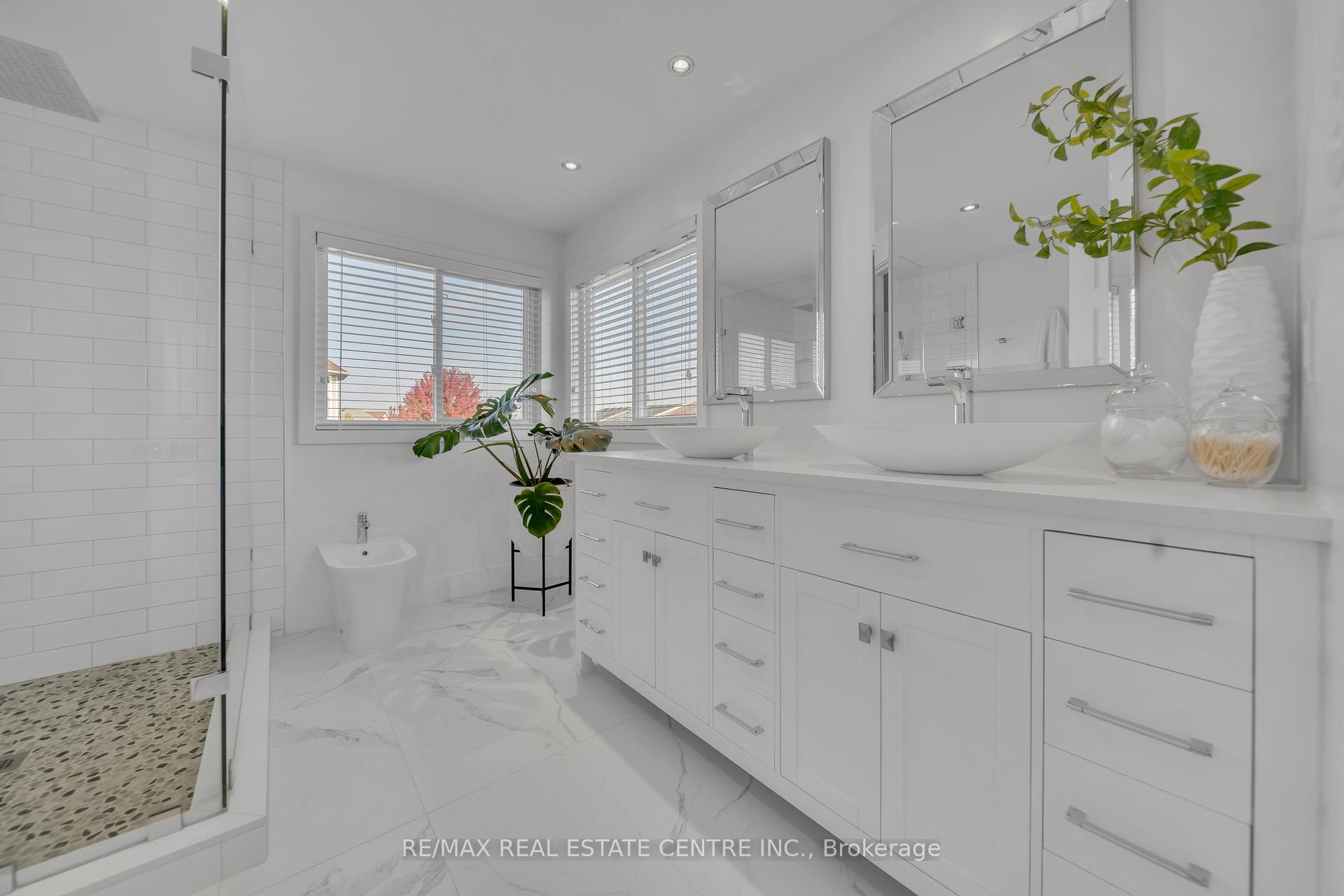 Photo 14 of 15 Yarrow Court, Kitchener — HOMEH