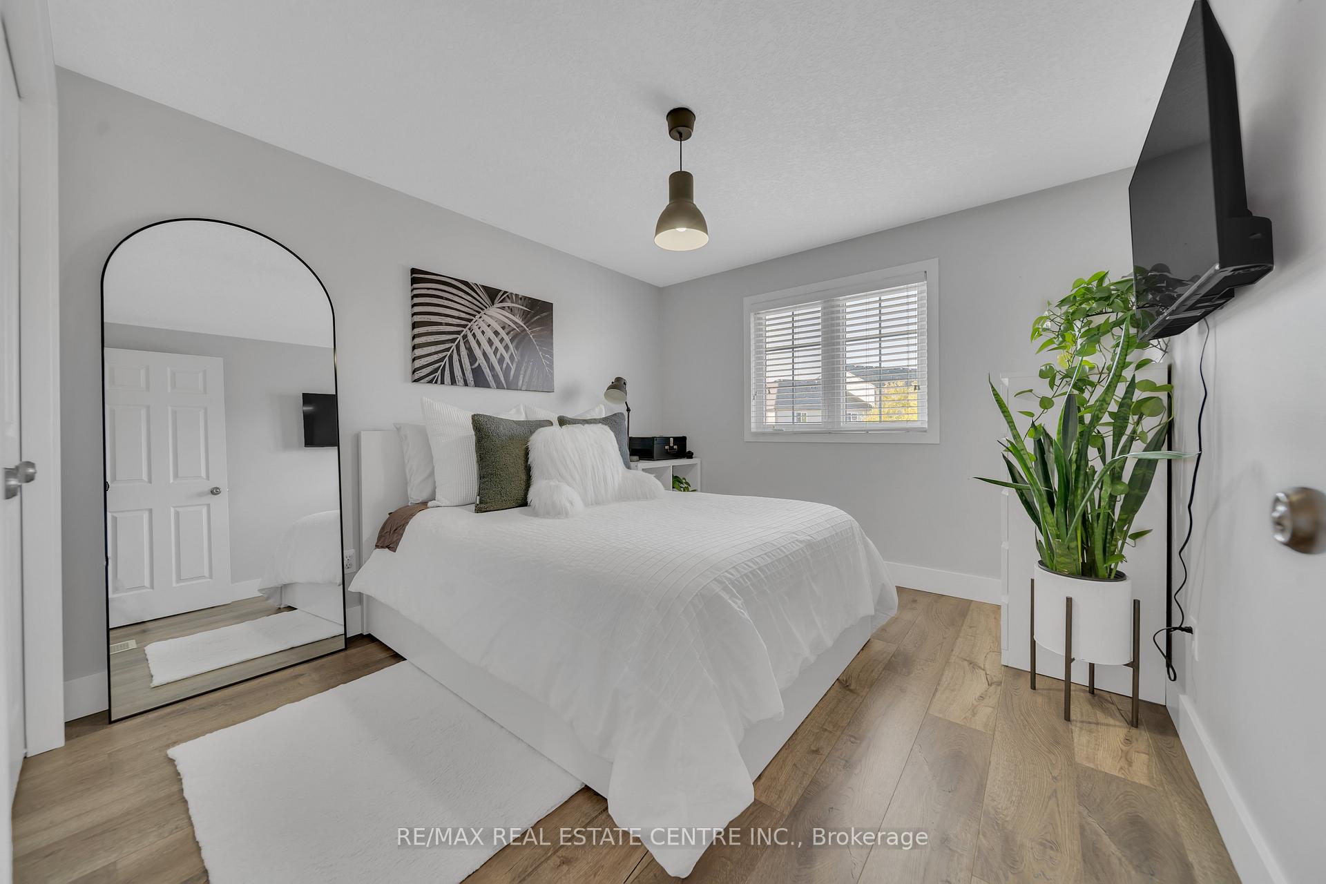 Photo 32 of 15 Yarrow Court, Kitchener — HOMEH