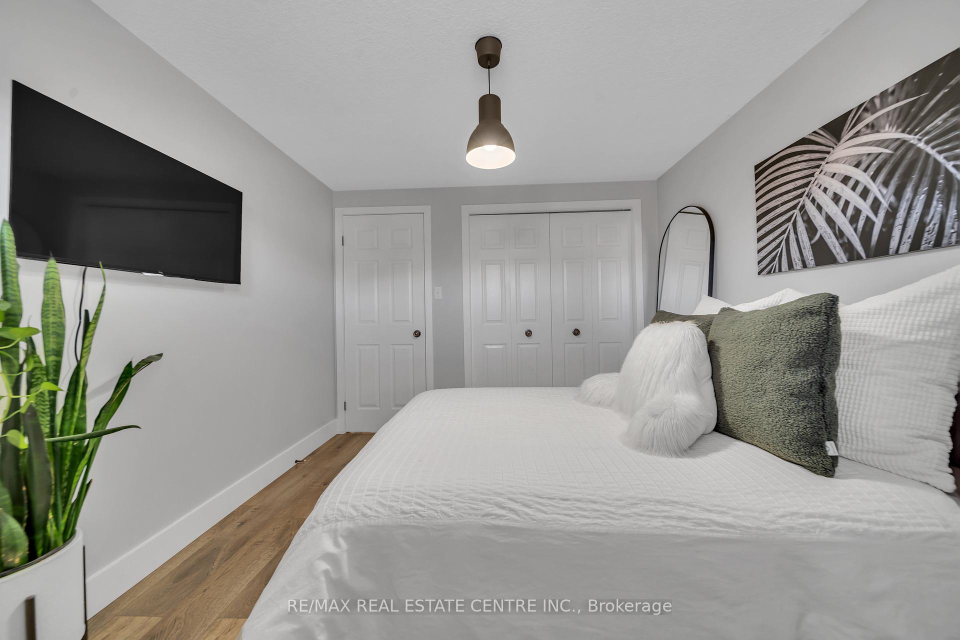 Photo 34 of 15 Yarrow Court, Kitchener — HOMEH
