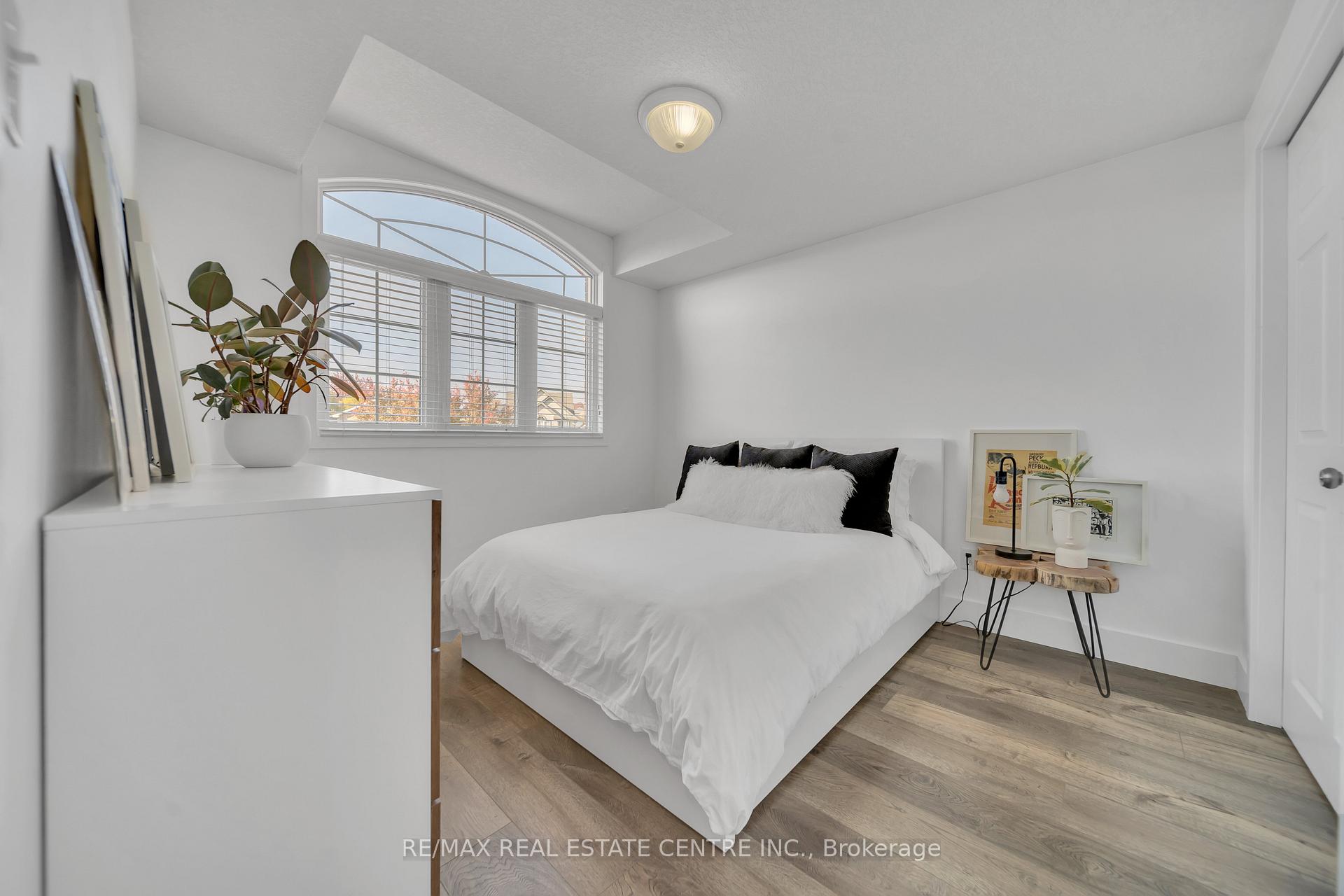 Photo 27 of 15 Yarrow Court, Kitchener — HOMEH